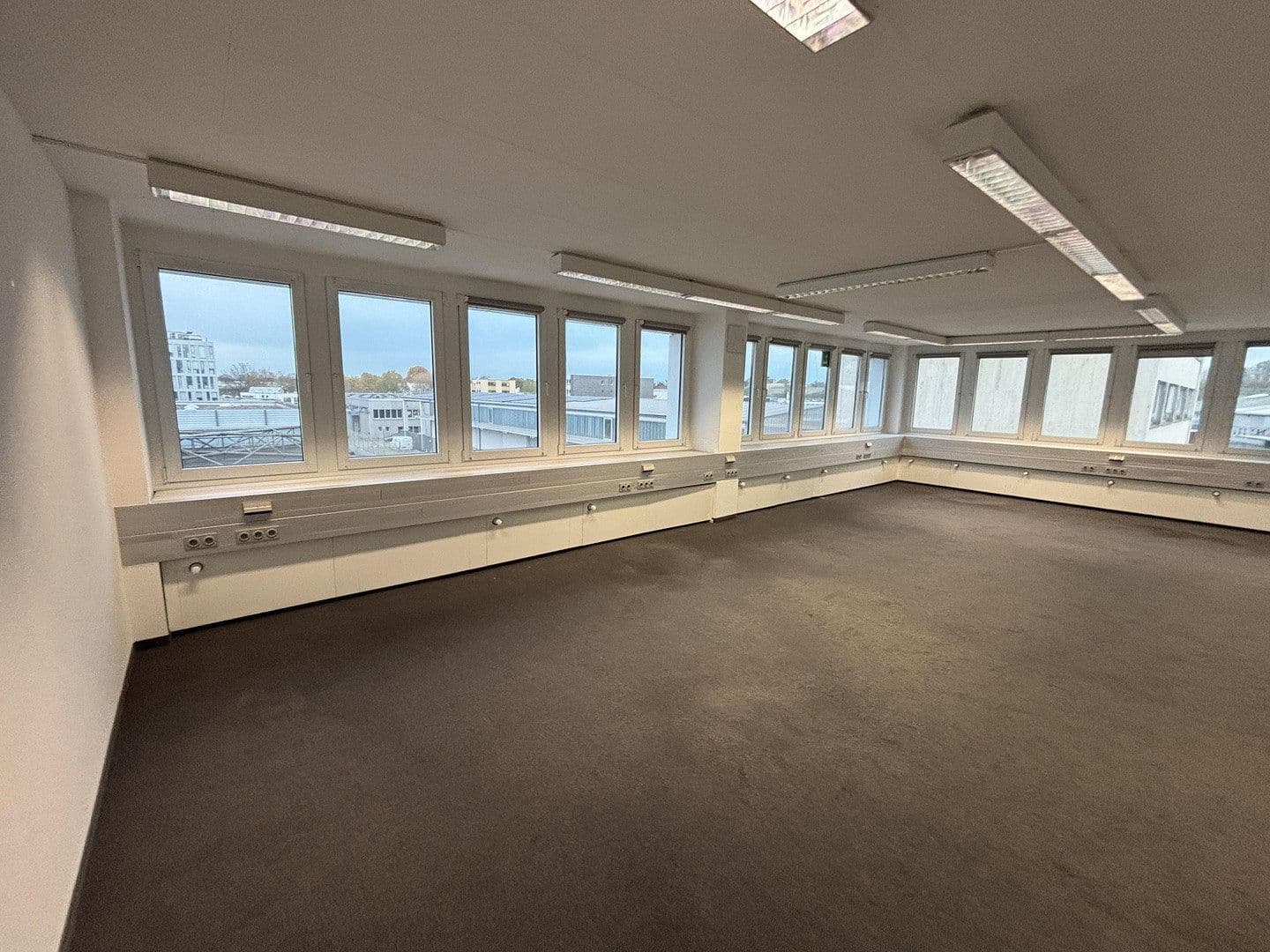 Prenájom kancelárie 600 m², Moselstr. 14, Neuss, Severné Porýnie - Westfálsko Prenájom kancelárie 600 m², Moselstr. 14, Neuss, Severné Porýnie - Westfálsko