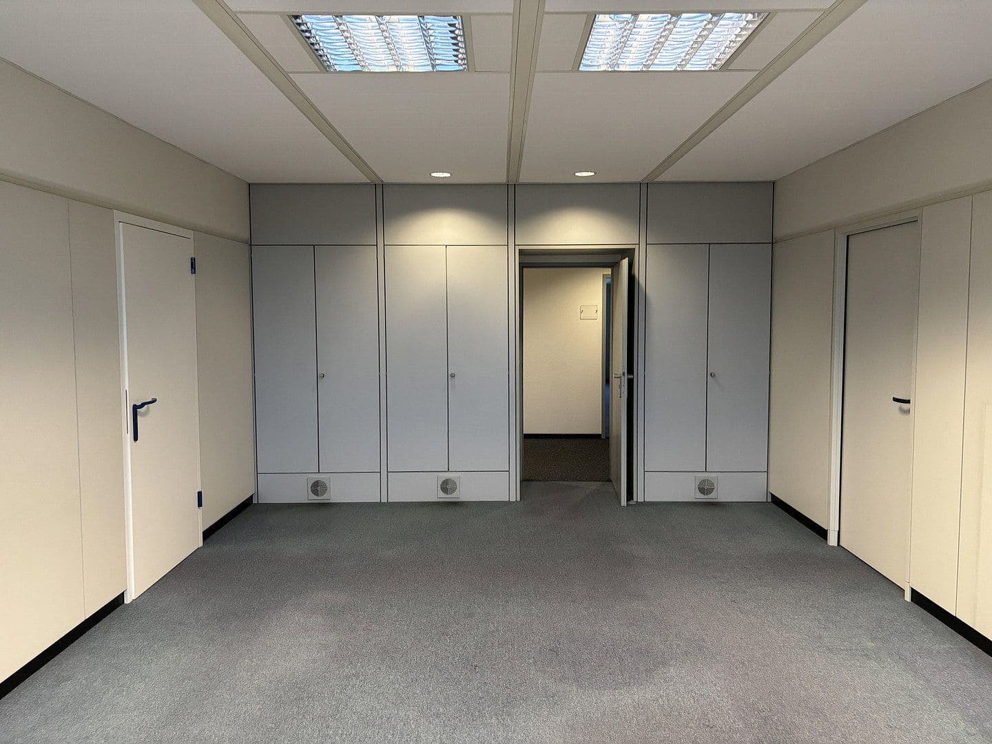 Prenájom kancelárie 600 m², Moselstr. 14, Neuss, Severné Porýnie - Westfálsko Prenájom kancelárie 600 m², Moselstr. 14, Neuss, Severné Porýnie - Westfálsko