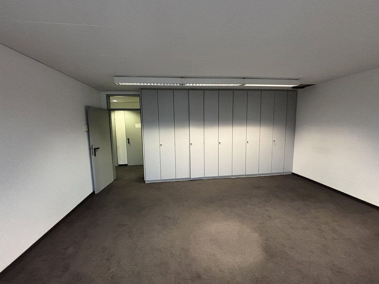 Prenájom kancelárie 600 m², Moselstr. 14, Neuss, Severné Porýnie - Westfálsko Prenájom kancelárie 600 m², Moselstr. 14, Neuss, Severné Porýnie - Westfálsko