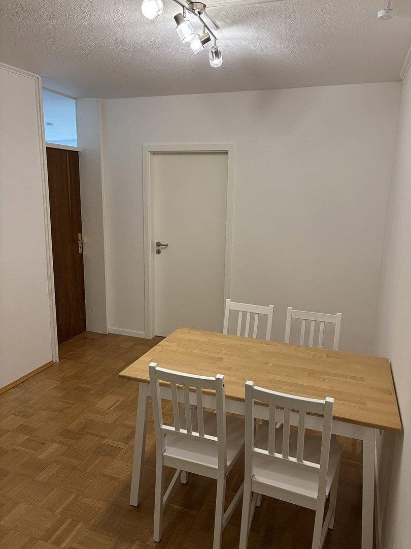 Prenájom bytu 5-izbový 120 m², Haid-und-Neu-Straße 16, Karlsruhe, Bádensko-Wurttembersko Prenájom bytu 5-izbový 120 m², Haid-und-Neu-Straße 16, Karlsruhe, Bádensko-Wurttembersko