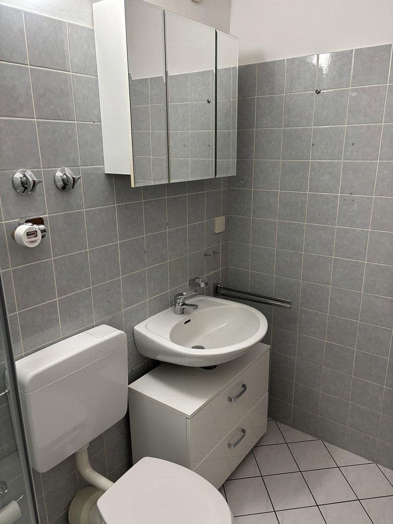 Prenájom bytu 5-izbový 120 m², Haid-und-Neu-Straße 16, Karlsruhe, Bádensko-Wurttembersko Prenájom bytu 5-izbový 120 m², Haid-und-Neu-Straße 16, Karlsruhe, Bádensko-Wurttembersko