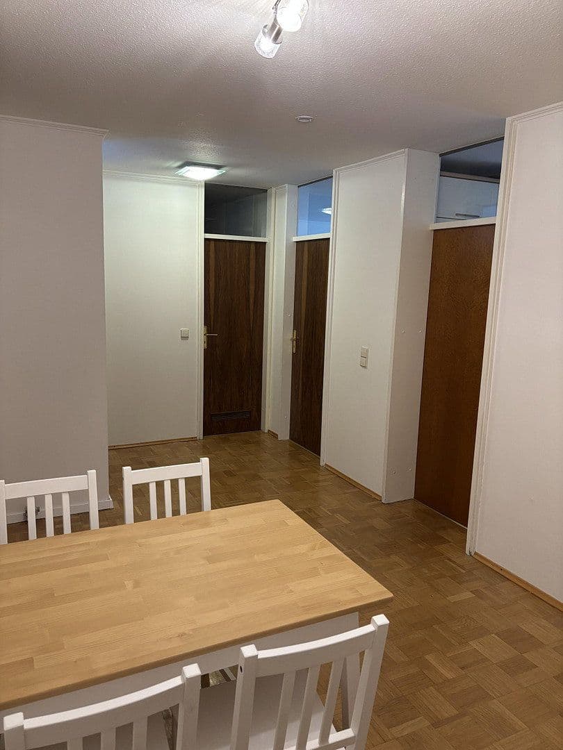 Prenájom bytu 5-izbový 120 m², Haid-und-Neu-Straße 16, Karlsruhe, Bádensko-Wurttembersko Prenájom bytu 5-izbový 120 m², Haid-und-Neu-Straße 16, Karlsruhe, Bádensko-Wurttembersko