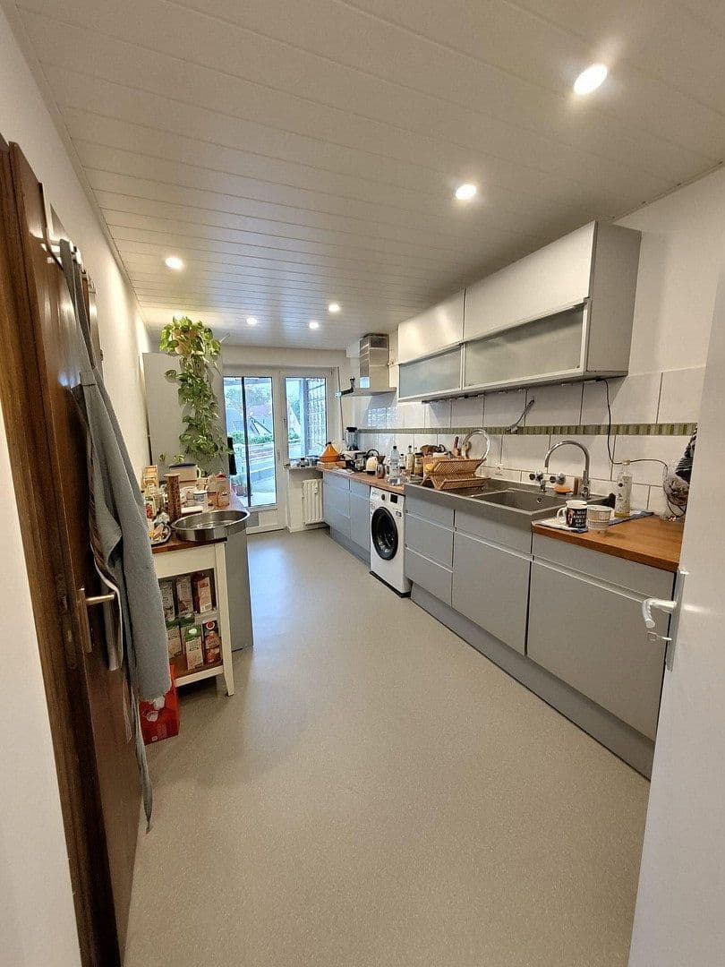 Prenájom bytu 4-izbový 114 m², Lehrerstraße 35, Duisburg, Severné Porýnie - Westfálsko Prenájom bytu 4-izbový 114 m², Lehrerstraße 35, Duisburg, Severné Porýnie - Westfálsko