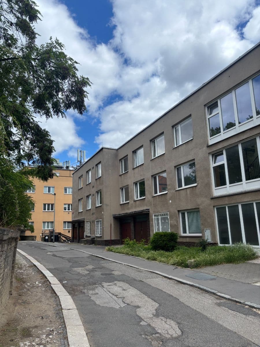 Predaj bytu 4-izbový 64 m², U Dvou srpů, Praha, Praha Predaj bytu 4-izbový 64 m², U Dvou srpů, Praha, Praha