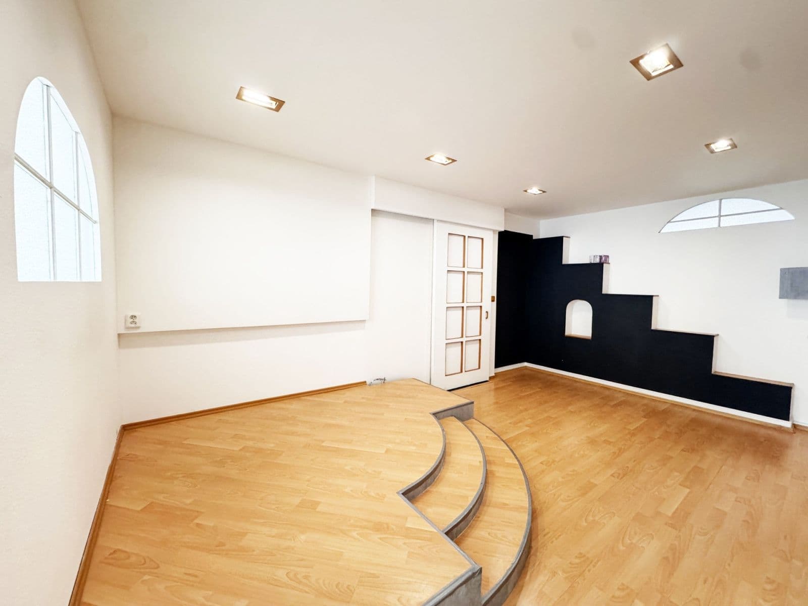 Prenájom bytu 3-izbový 64 m², U stadionu, Mladá Boleslav, Středočeský kraj Prenájom bytu 3-izbový 64 m², U stadionu, Mladá Boleslav, Středočeský kraj