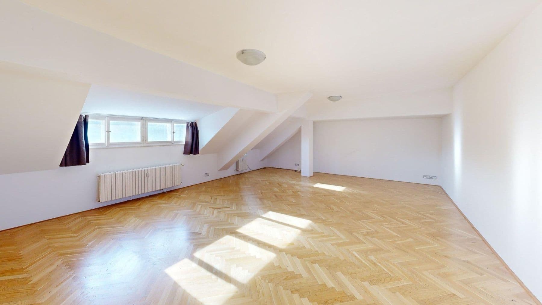 Prenájom bytu 4-izbový 163 m², Národní, Praha, Praha Prenájom bytu 4-izbový 163 m², Národní, Praha, Praha