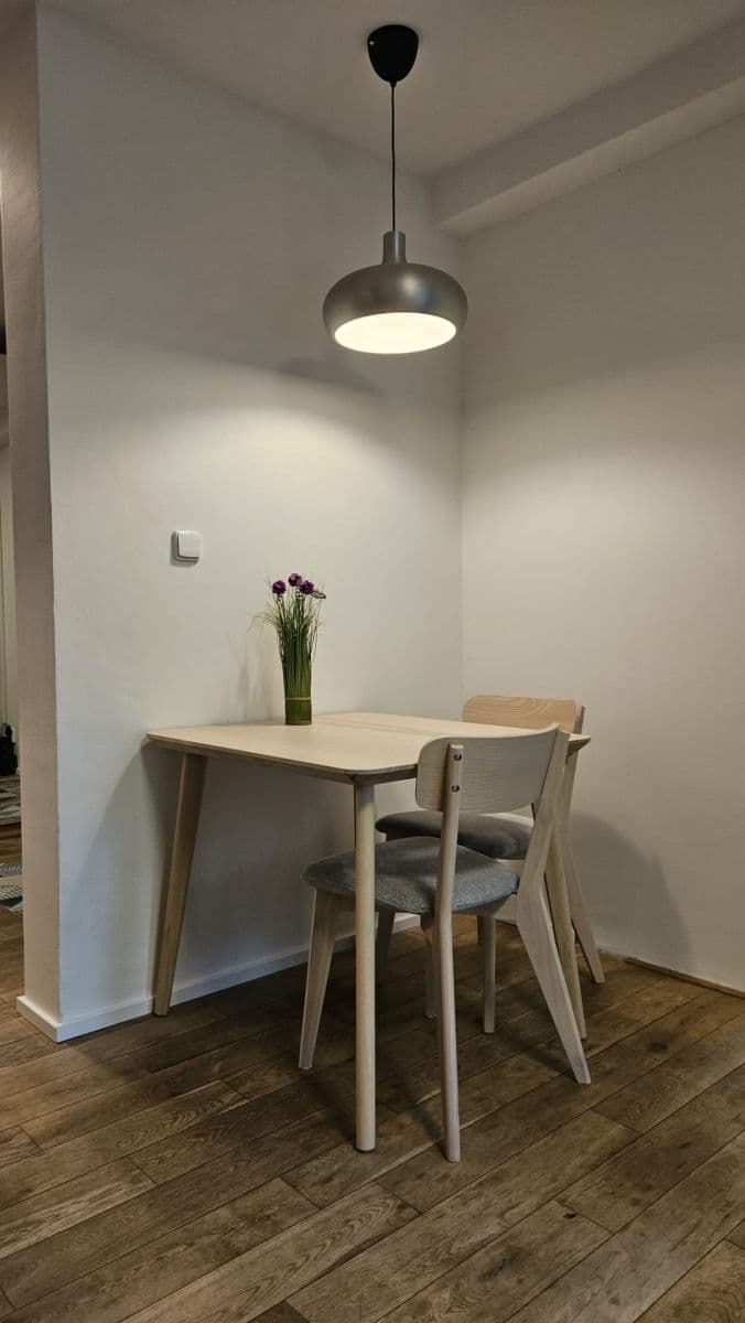 Prenájom bytu 3-izbový 53 m², Varnsdorfská, Praha, Praha Prenájom bytu 3-izbový 53 m², Varnsdorfská, Praha, Praha