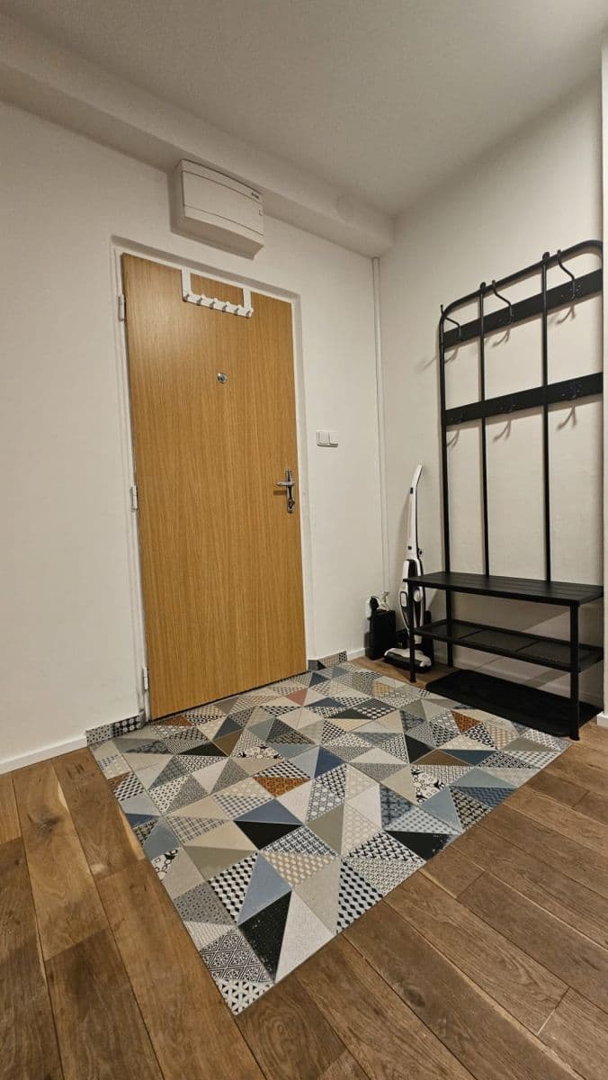 Prenájom bytu 3-izbový 53 m², Varnsdorfská, Praha, Praha Prenájom bytu 3-izbový 53 m², Varnsdorfská, Praha, Praha
