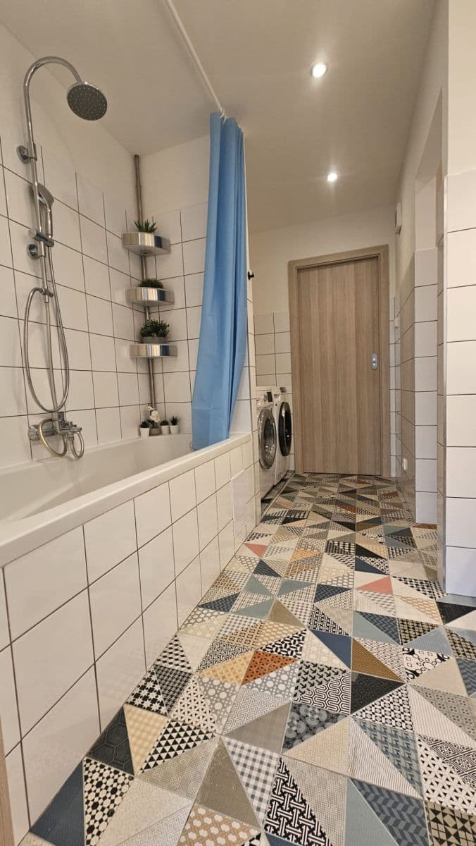 Prenájom bytu 3-izbový 53 m², Varnsdorfská, Praha, Praha Prenájom bytu 3-izbový 53 m², Varnsdorfská, Praha, Praha