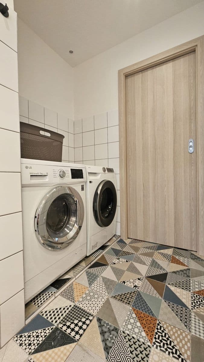 Prenájom bytu 3-izbový 53 m², Varnsdorfská, Praha, Praha Prenájom bytu 3-izbový 53 m², Varnsdorfská, Praha, Praha
