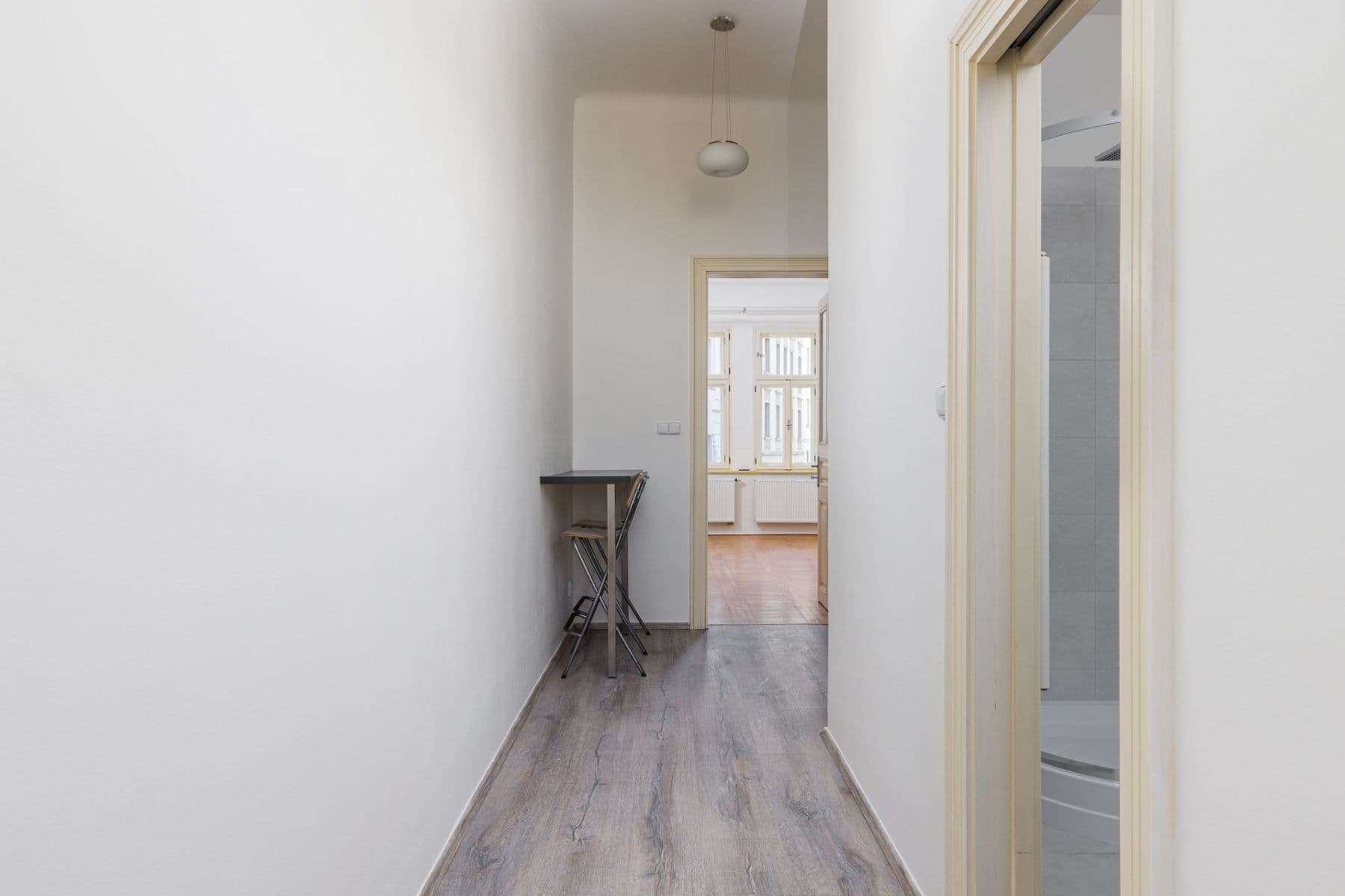 Prenájom bytu 1-izbový 40 m², Kamenická, Praha, Praha Prenájom bytu 1-izbový 40 m², Kamenická, Praha, Praha