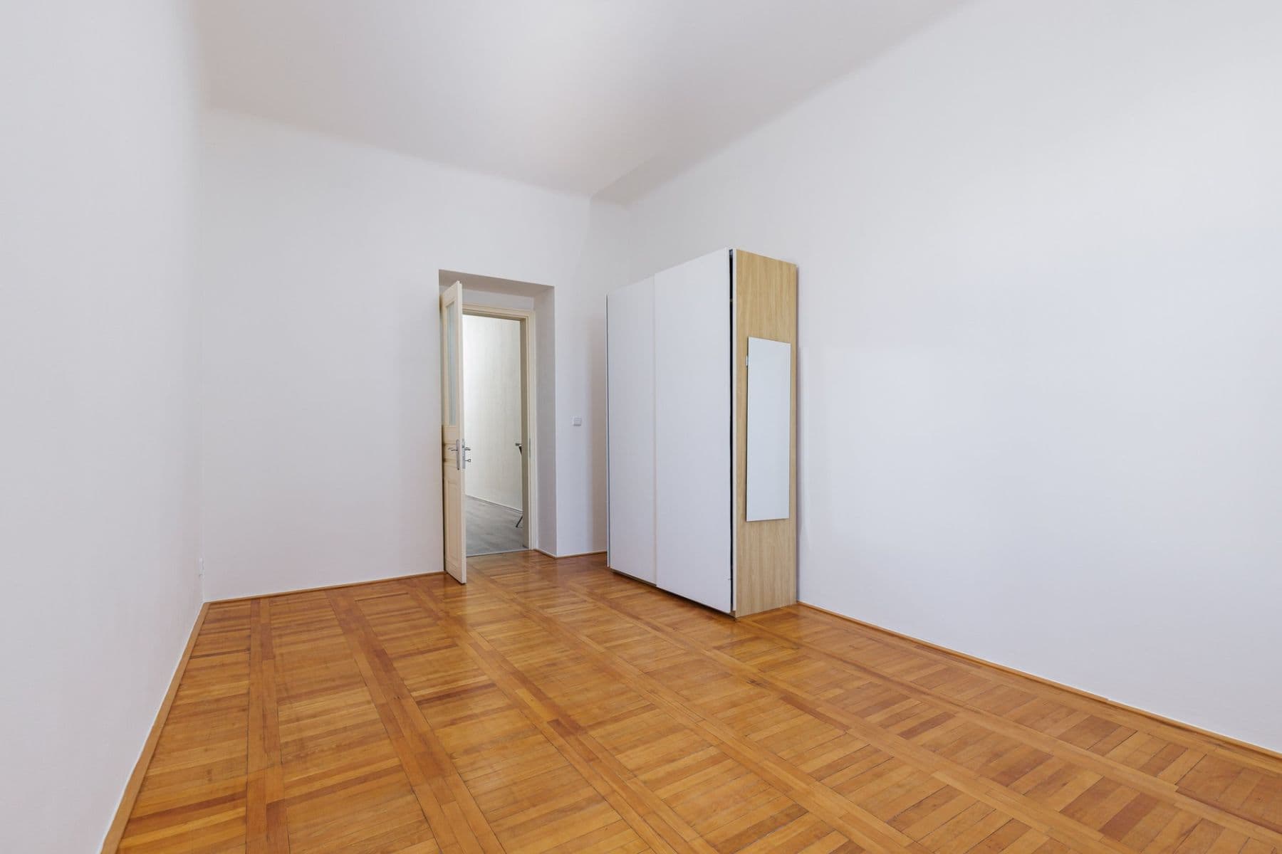Prenájom bytu 1-izbový 40 m², Kamenická, Praha, Praha Prenájom bytu 1-izbový 40 m², Kamenická, Praha, Praha