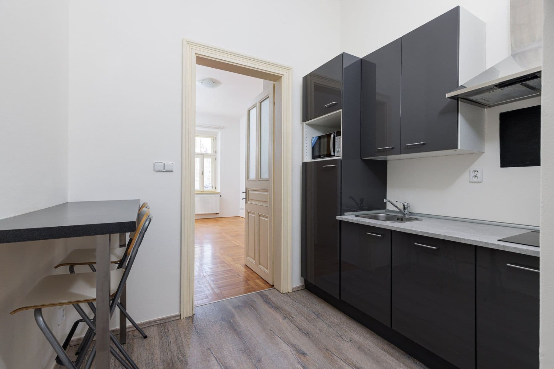 Prenájom bytu 1-izbový 40 m², Kamenická, Praha, Praha Prenájom bytu 1-izbový 40 m², Kamenická, Praha, Praha