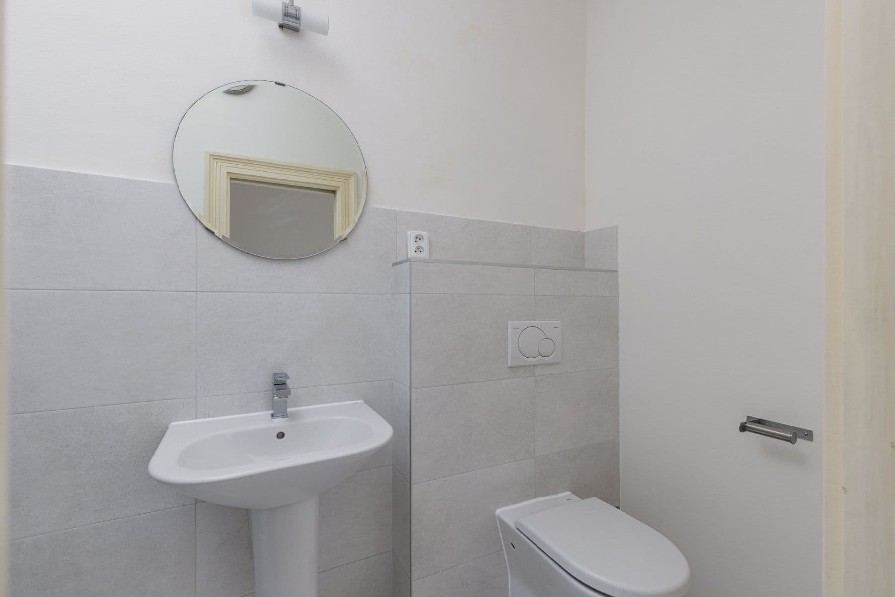 Prenájom bytu 1-izbový 40 m², Kamenická, Praha, Praha Prenájom bytu 1-izbový 40 m², Kamenická, Praha, Praha
