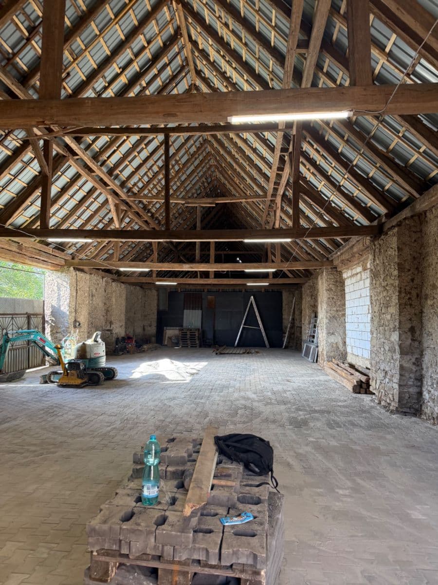 Prenájom nebytového priestoru 350 m², Bykoš, Středočeský kraj Prenájom nebytového priestoru 350 m², Bykoš, Středočeský kraj