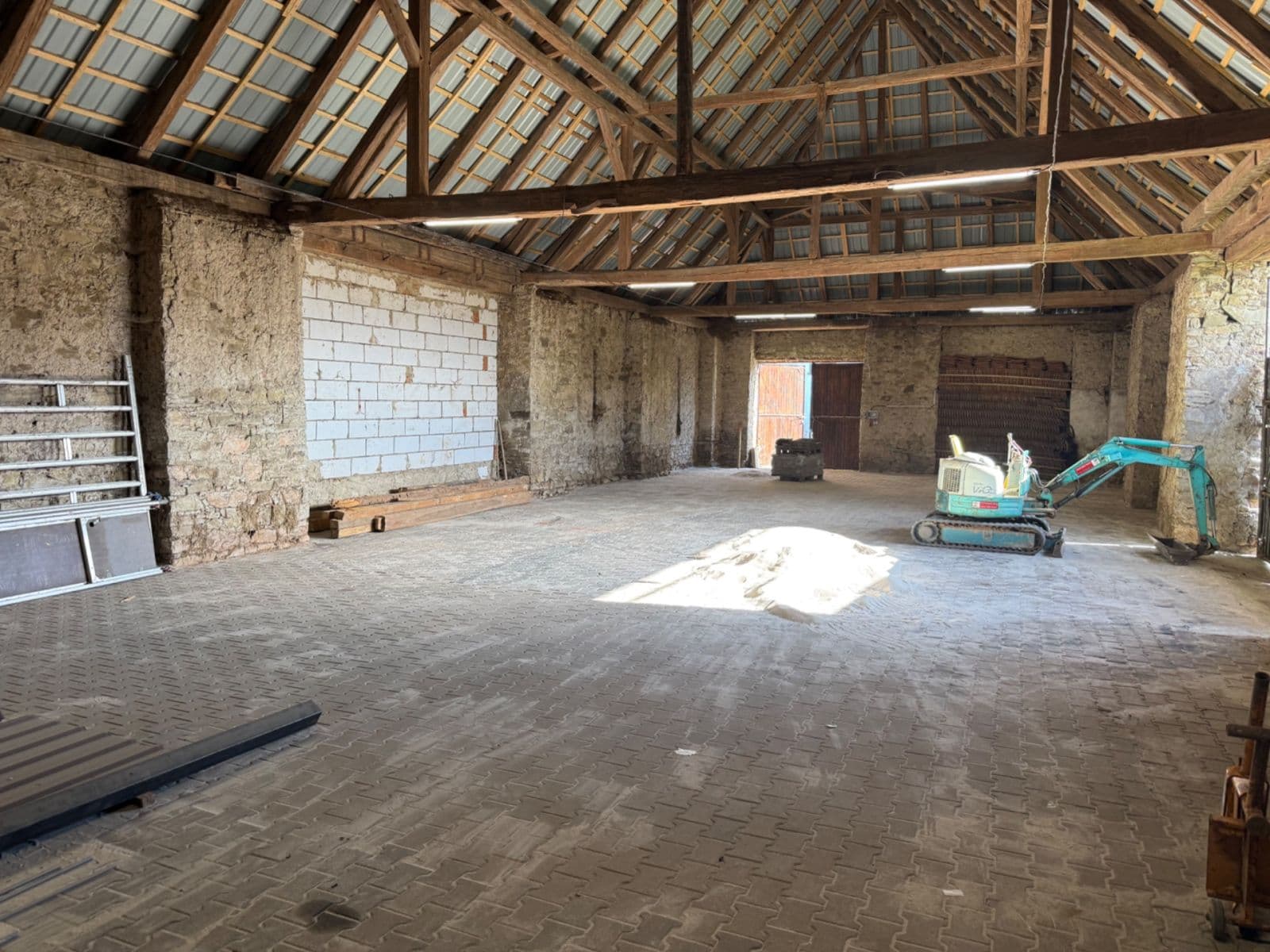 Prenájom nebytového priestoru 350 m², Bykoš, Středočeský kraj Prenájom nebytového priestoru 350 m², Bykoš, Středočeský kraj