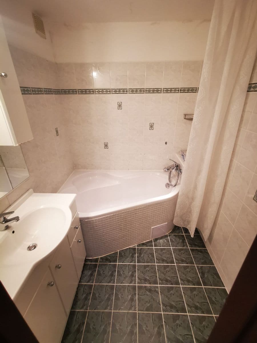 Prenájom bytu 3-izbový 74 m², Trnková, Praha, Praha Prenájom bytu 3-izbový 74 m², Trnková, Praha, Praha