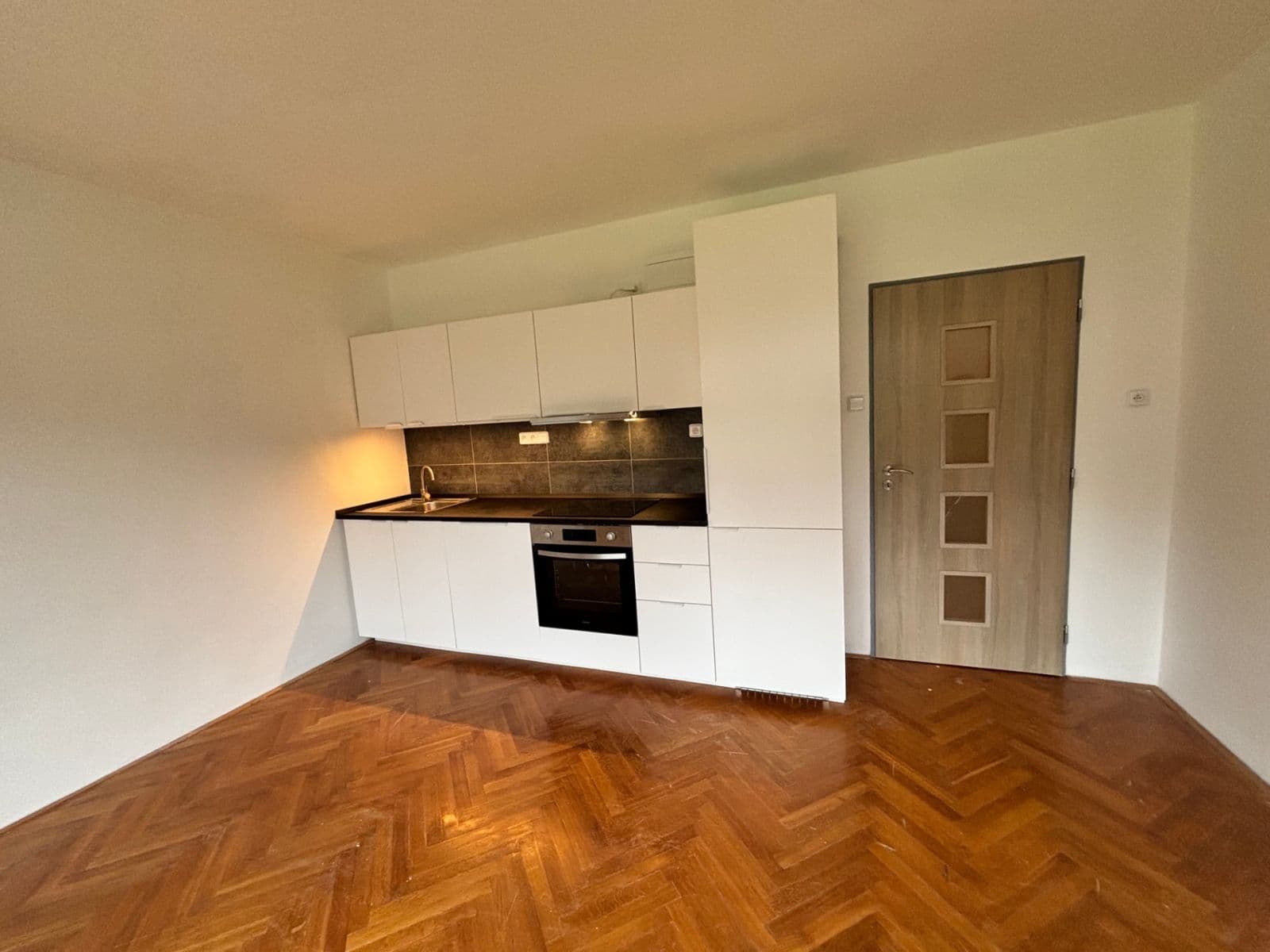 Prenájom bytu 4-izbový 90 m², Klášterského, Liberec, Liberecký kraj Prenájom bytu 4-izbový 90 m², Klášterského, Liberec, Liberecký kraj