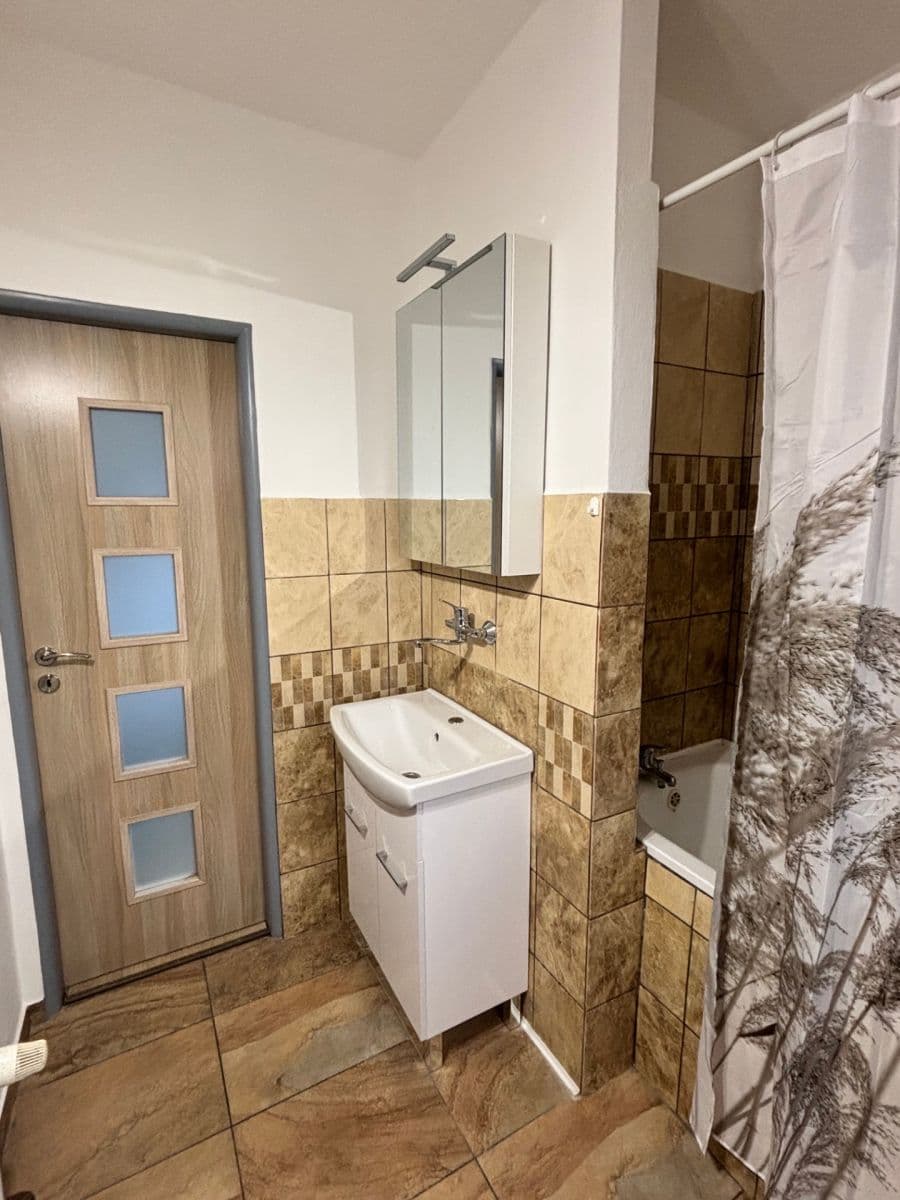 Prenájom bytu 4-izbový 90 m², Klášterského, Liberec, Liberecký kraj Prenájom bytu 4-izbový 90 m², Klášterského, Liberec, Liberecký kraj