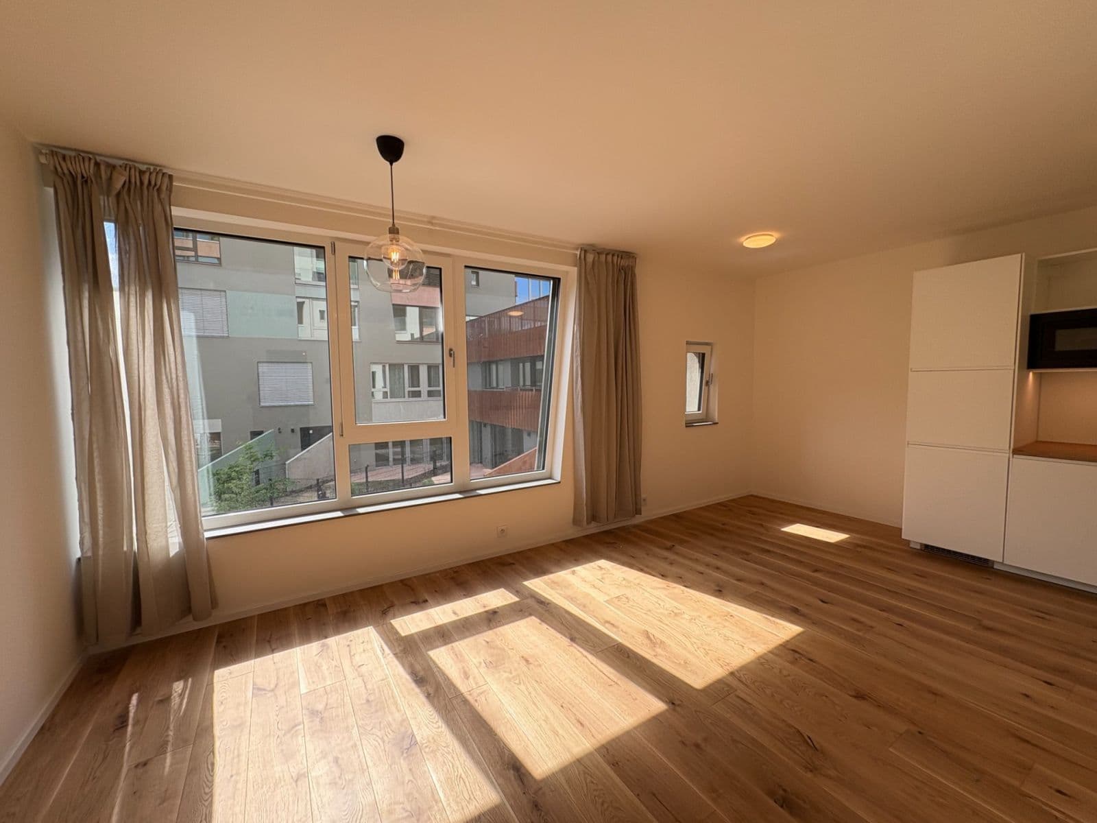 Prenájom bytu 1-izbový 38 m², U Komína, Praha, Praha Prenájom bytu 1-izbový 38 m², U Komína, Praha, Praha