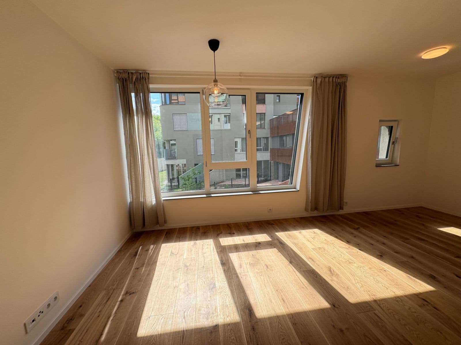 Prenájom bytu 1-izbový 38 m², U Komína, Praha, Praha Prenájom bytu 1-izbový 38 m², U Komína, Praha, Praha