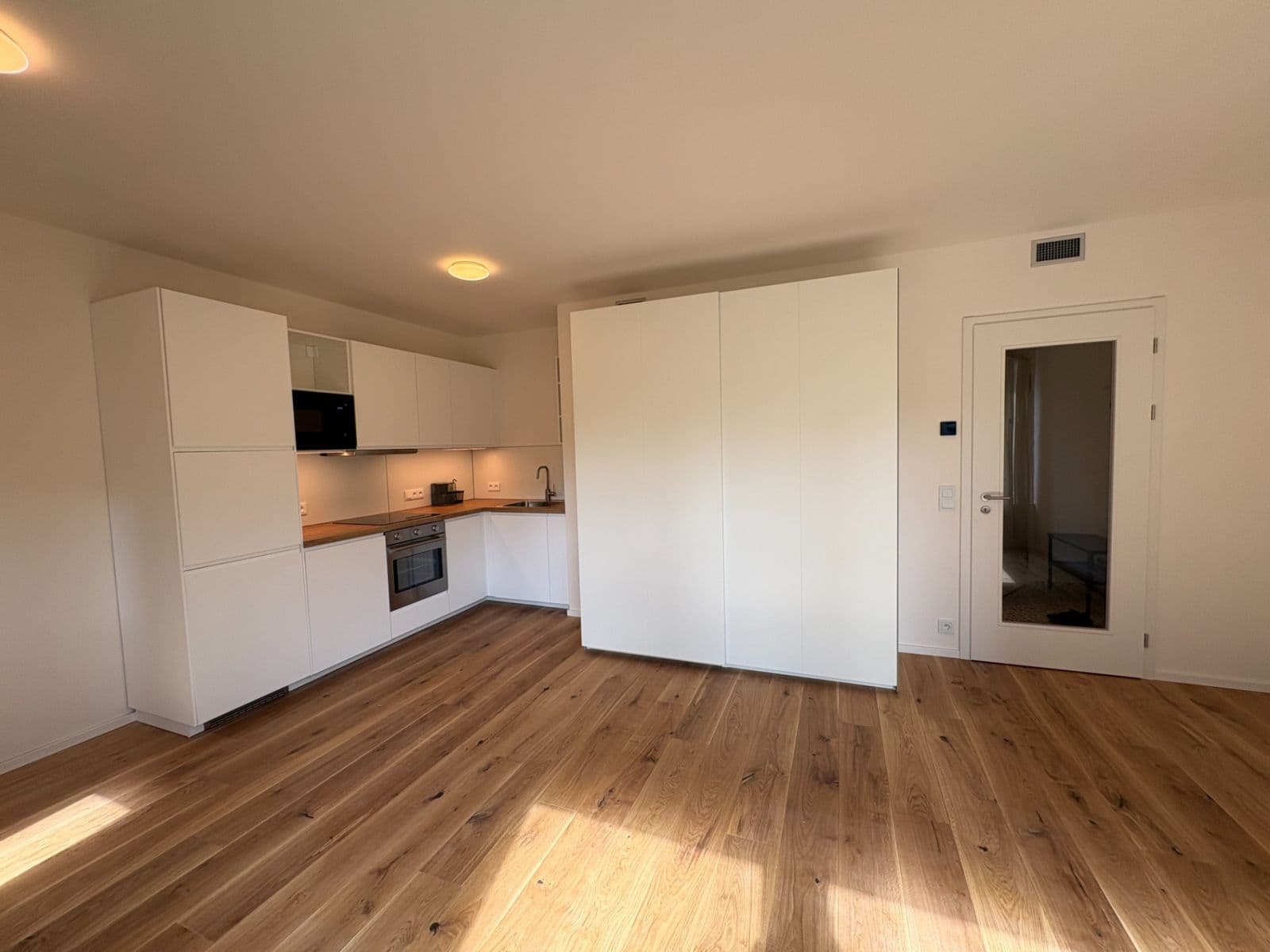 Prenájom bytu 1-izbový 38 m², U Komína, Praha, Praha Prenájom bytu 1-izbový 38 m², U Komína, Praha, Praha