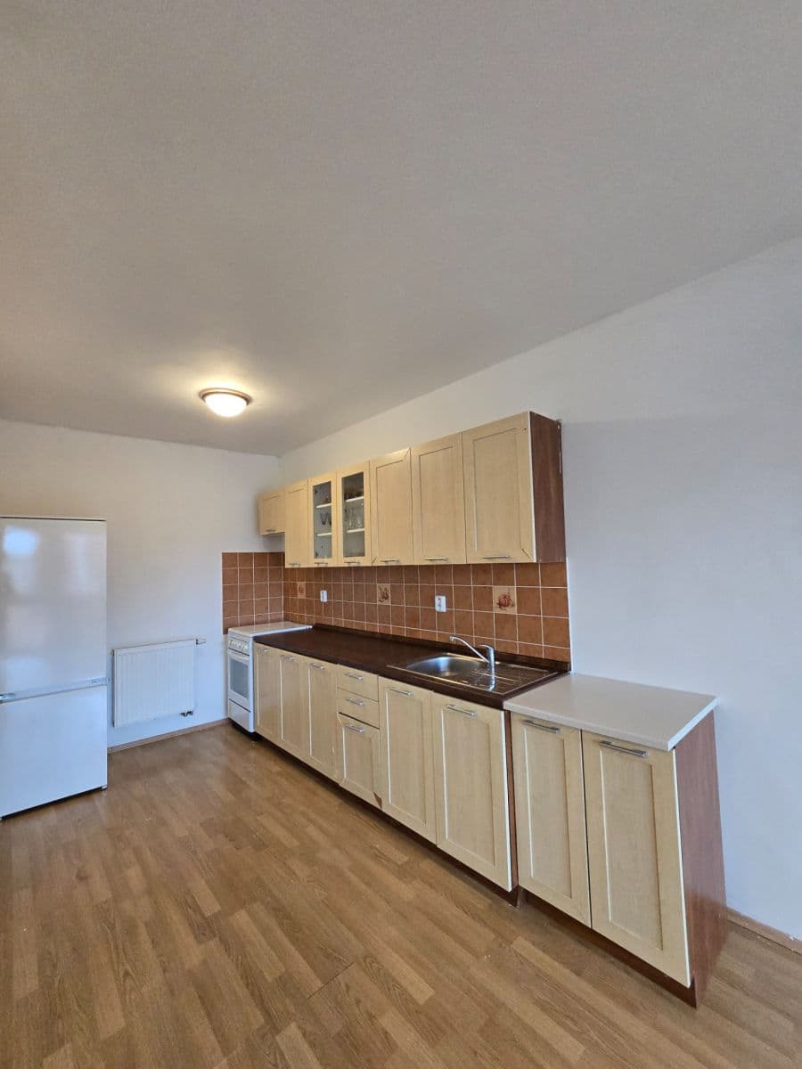 Prenájom bytu 1-izbový 40 m², Komenského, Rajhrad, Jihomoravský kraj Prenájom bytu 1-izbový 40 m², Komenského, Rajhrad, Jihomoravský kraj