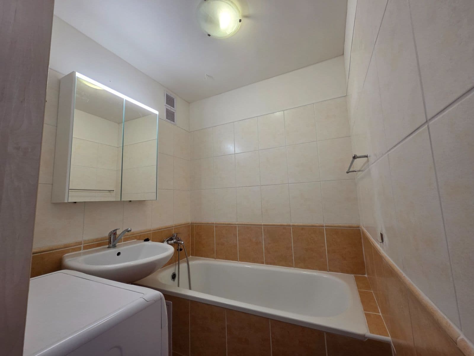 Predaj bytu 1-izbový 33 m², Kojetická, Neratovice, Středočeský kraj Predaj bytu 1-izbový 33 m², Kojetická, Neratovice, Středočeský kraj