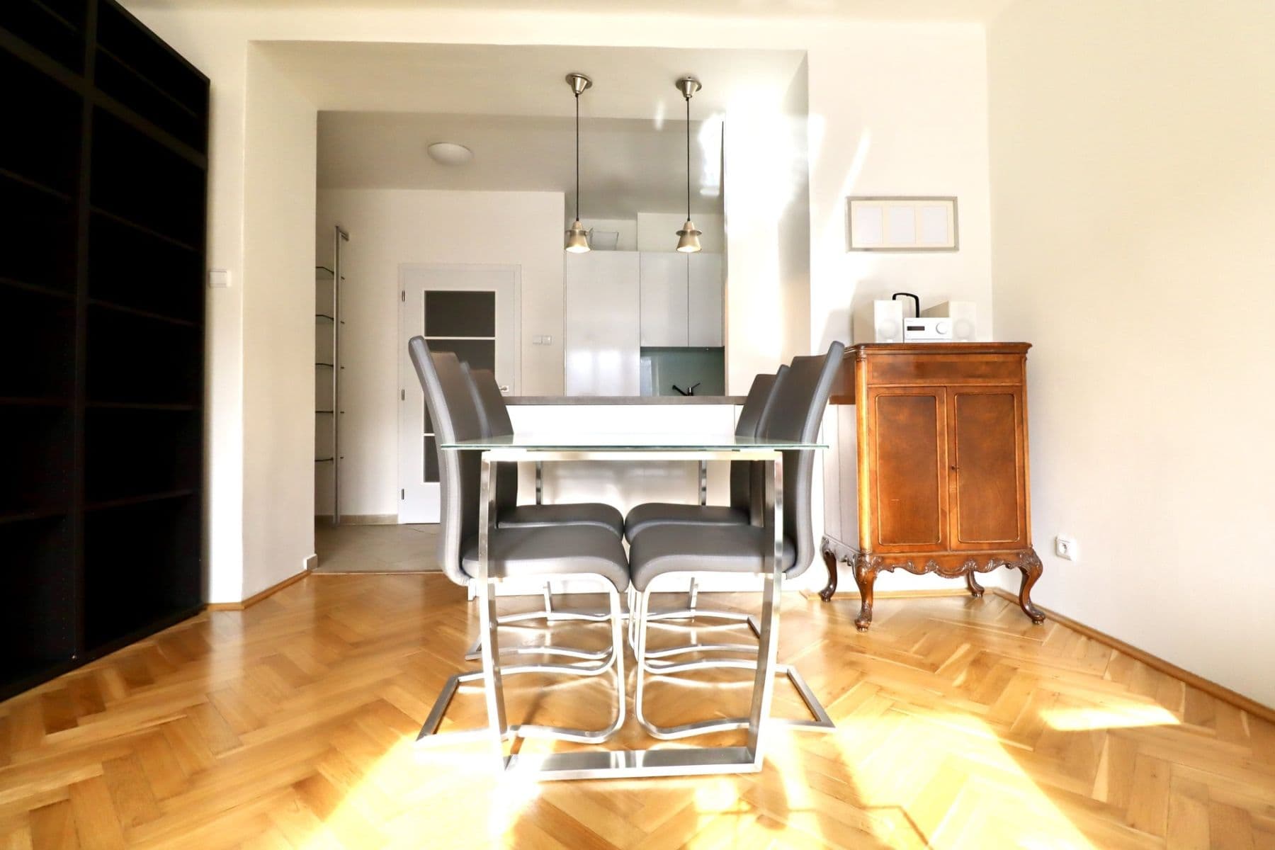 Prenájom bytu 2-izbový 55 m², Rooseveltova, Praha, Praha Prenájom bytu 2-izbový 55 m², Rooseveltova, Praha, Praha