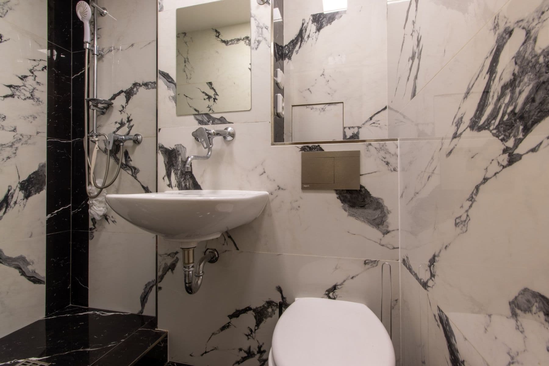 Prenájom bytu 1-izbový 30 m², Šestajovická, Praha, Praha Prenájom bytu 1-izbový 30 m², Šestajovická, Praha, Praha