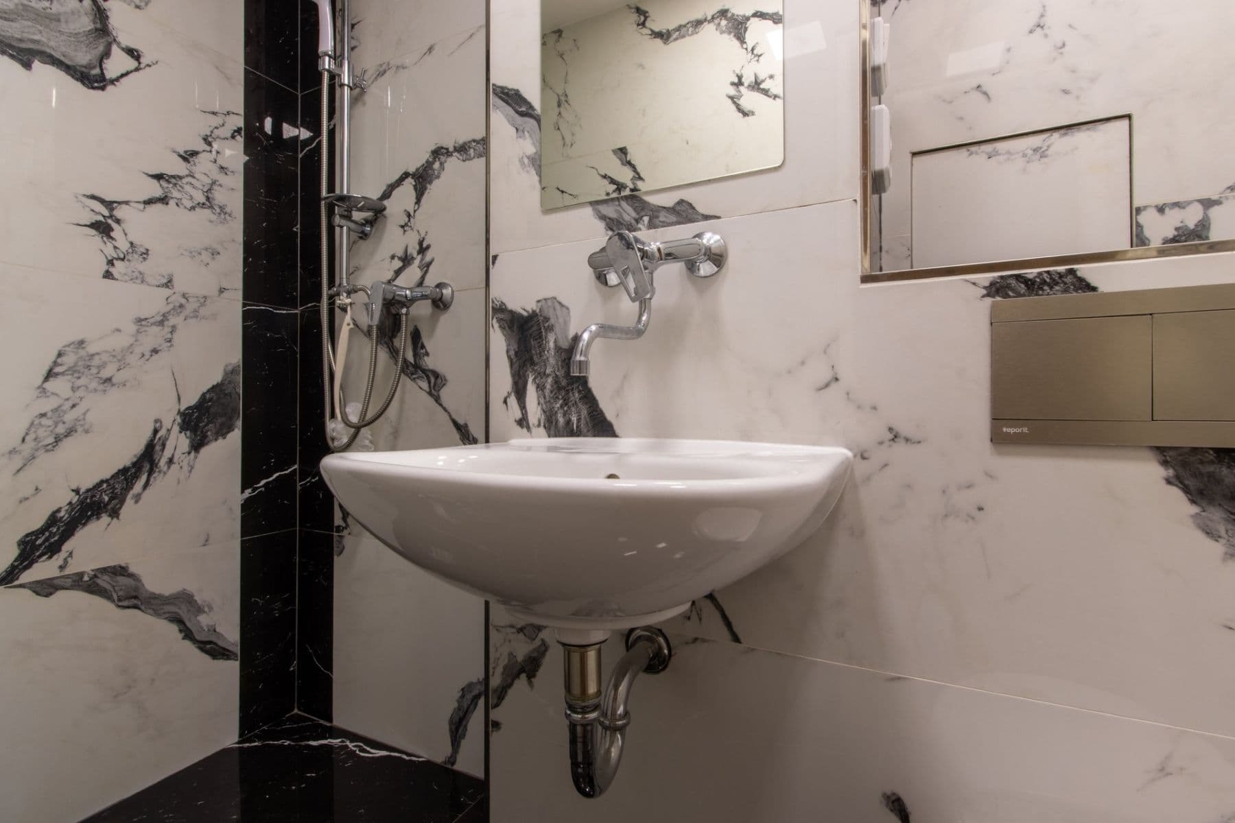 Prenájom bytu 1-izbový 30 m², Šestajovická, Praha, Praha Prenájom bytu 1-izbový 30 m², Šestajovická, Praha, Praha