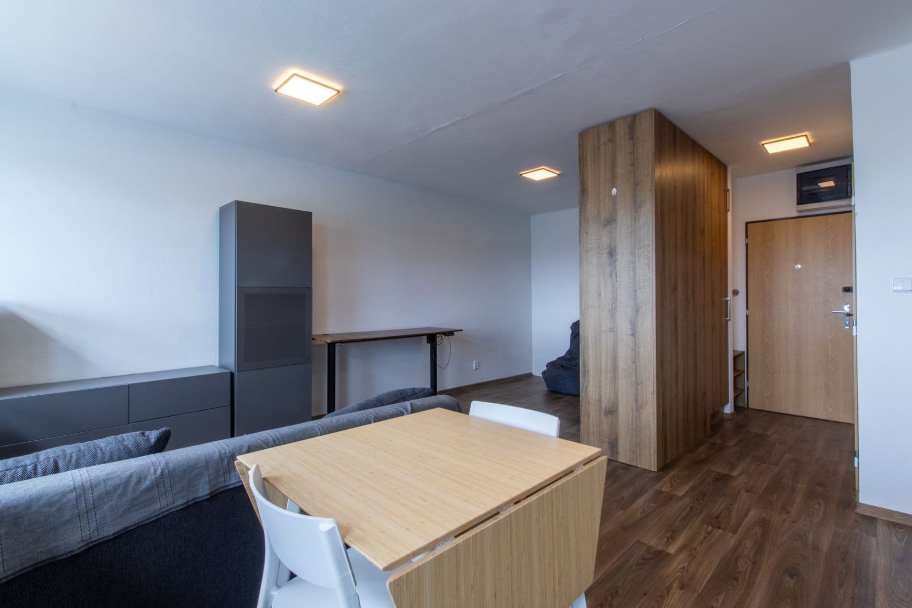 Prenájom bytu 1-izbový 30 m², Šestajovická, Praha, Praha Prenájom bytu 1-izbový 30 m², Šestajovická, Praha, Praha