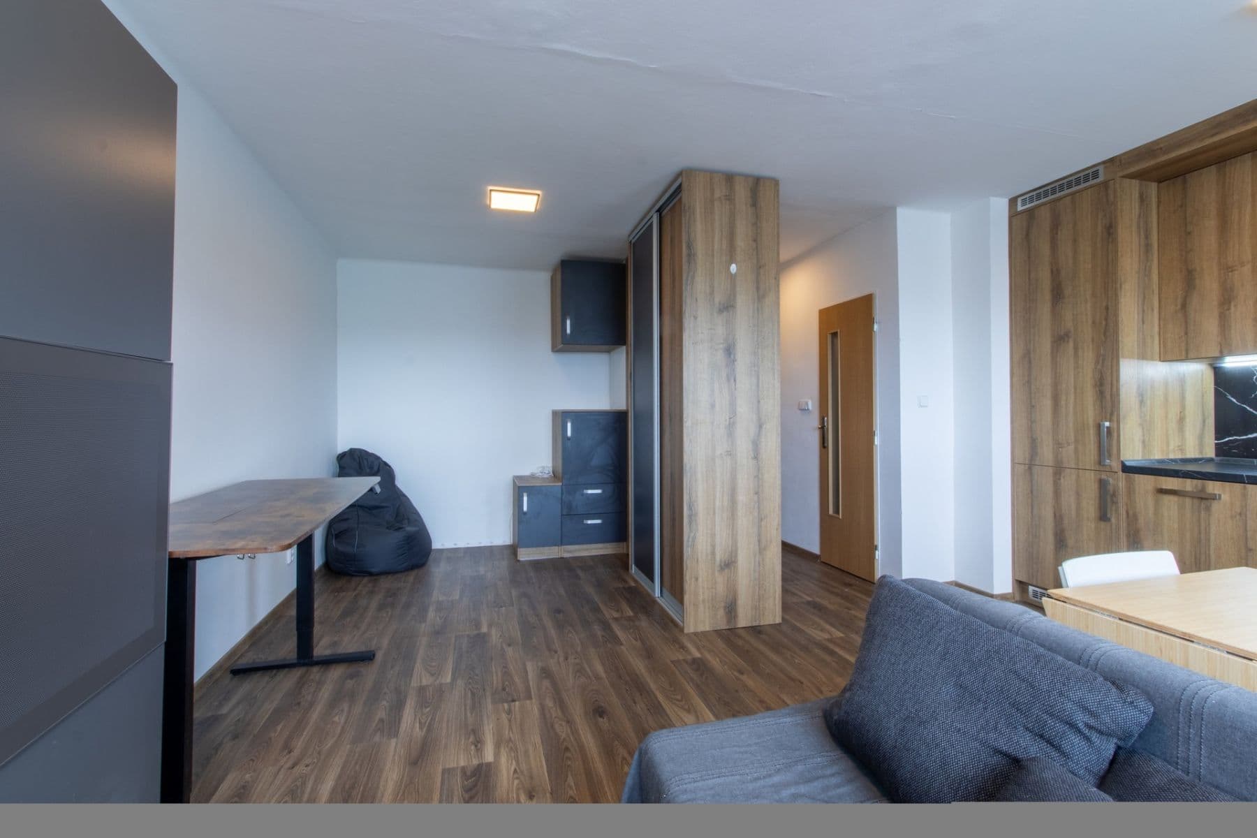 Prenájom bytu 1-izbový 30 m², Šestajovická, Praha, Praha Prenájom bytu 1-izbový 30 m², Šestajovická, Praha, Praha