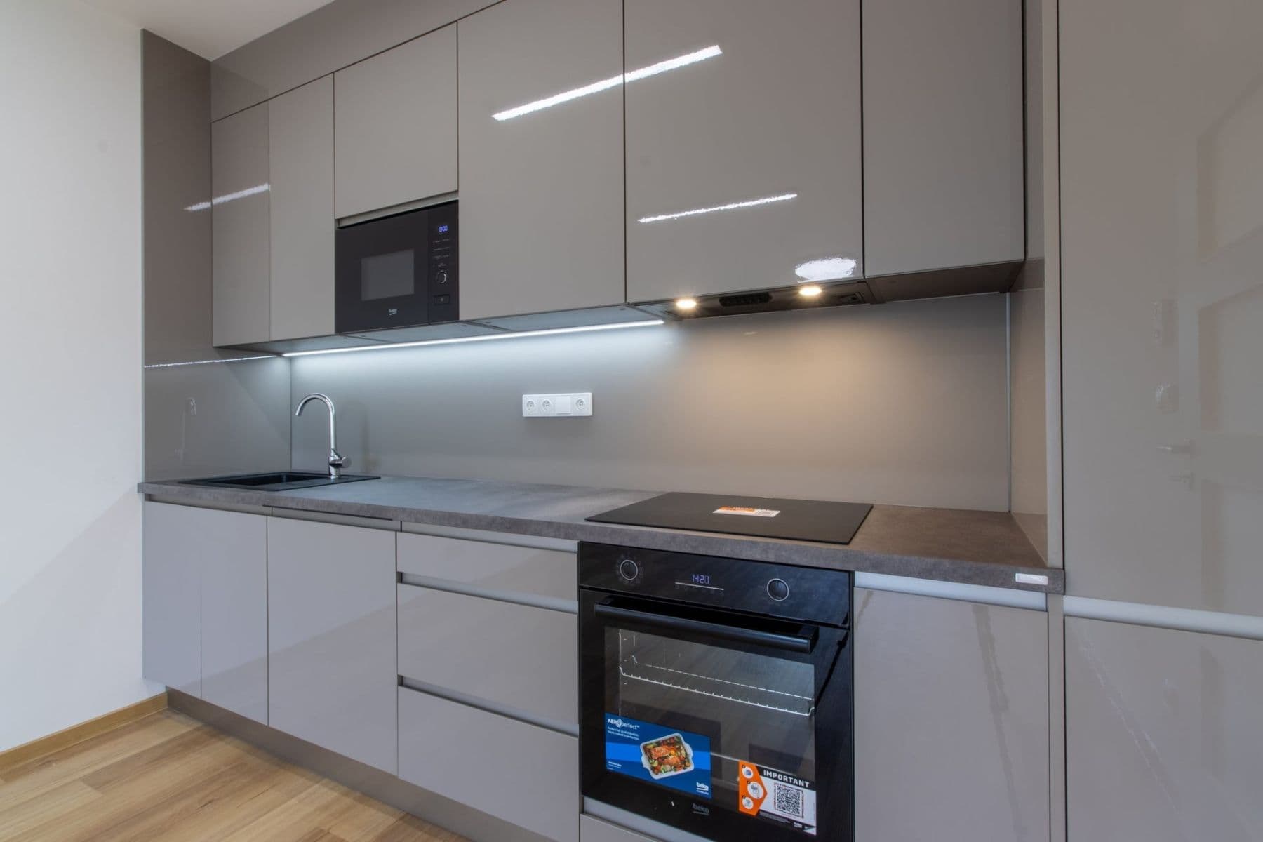 Prenájom bytu 2-izbový 54 m², Suchánkova, Benešov, Středočeský kraj Prenájom bytu 2-izbový 54 m², Suchánkova, Benešov, Středočeský kraj