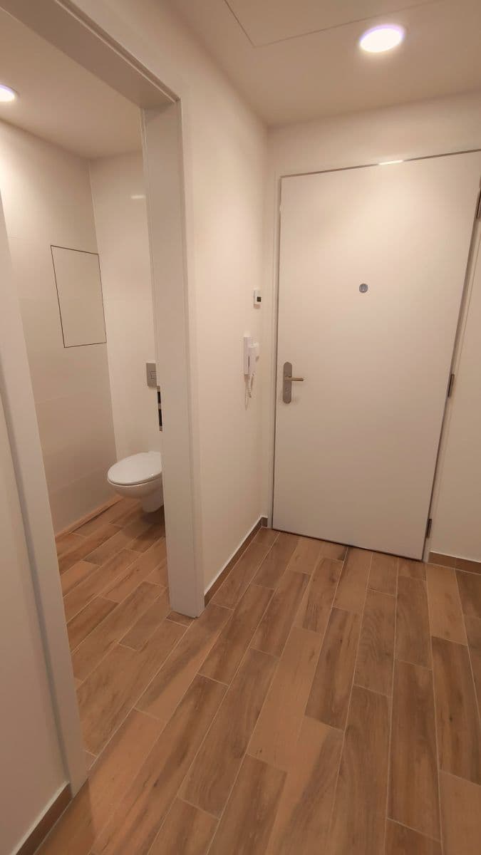 Prenájom bytu 1-izbový 32 m², Poděbradská, Praha, Praha Prenájom bytu 1-izbový 32 m², Poděbradská, Praha, Praha