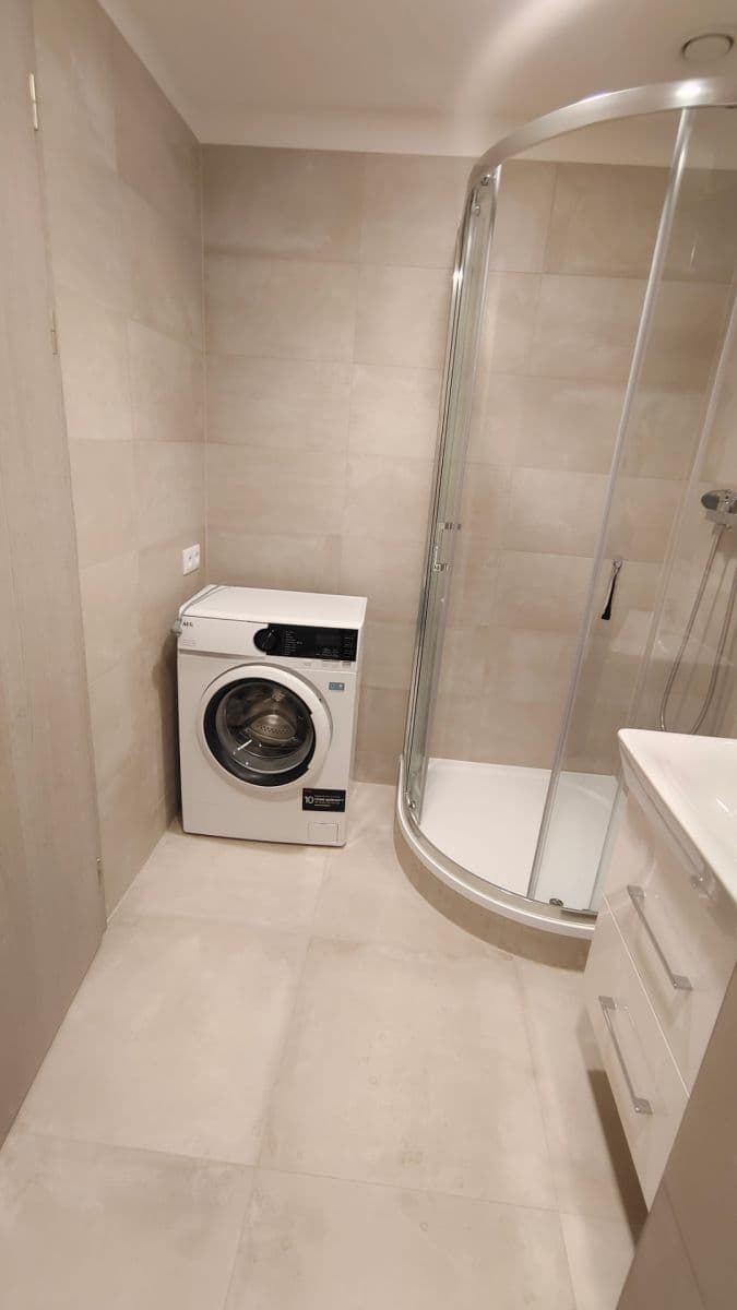 Prenájom bytu 1-izbový 33 m², Poděbradská, Praha, Praha Prenájom bytu 1-izbový 33 m², Poděbradská, Praha, Praha