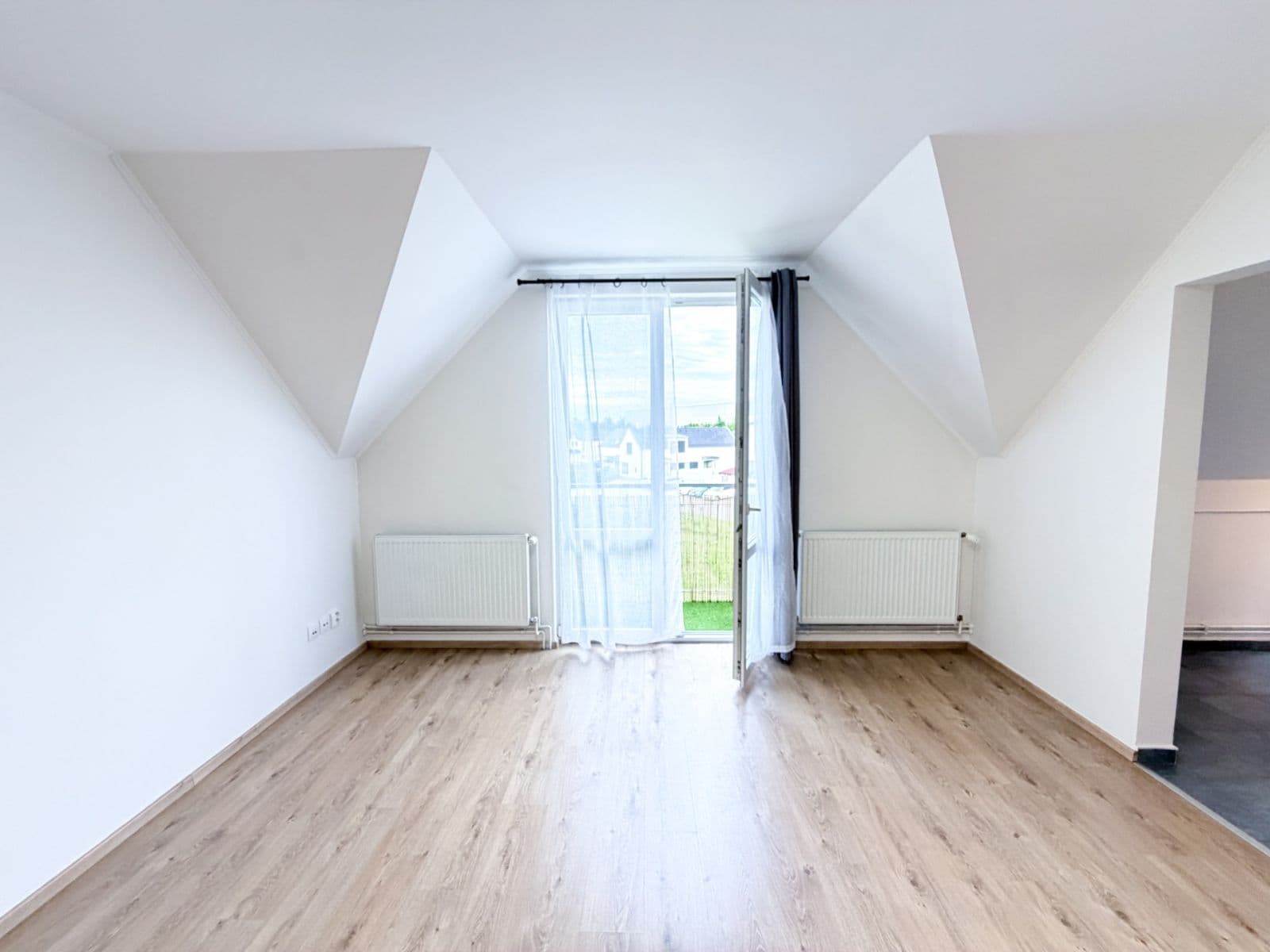 Prenájom bytu 2-izbový 71 m², U Valu, Nupaky, Středočeský kraj Prenájom bytu 2-izbový 71 m², U Valu, Nupaky, Středočeský kraj