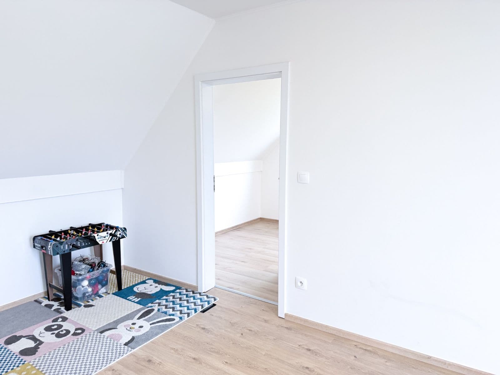 Prenájom bytu 2-izbový 71 m², U Valu, Nupaky, Středočeský kraj Prenájom bytu 2-izbový 71 m², U Valu, Nupaky, Středočeský kraj