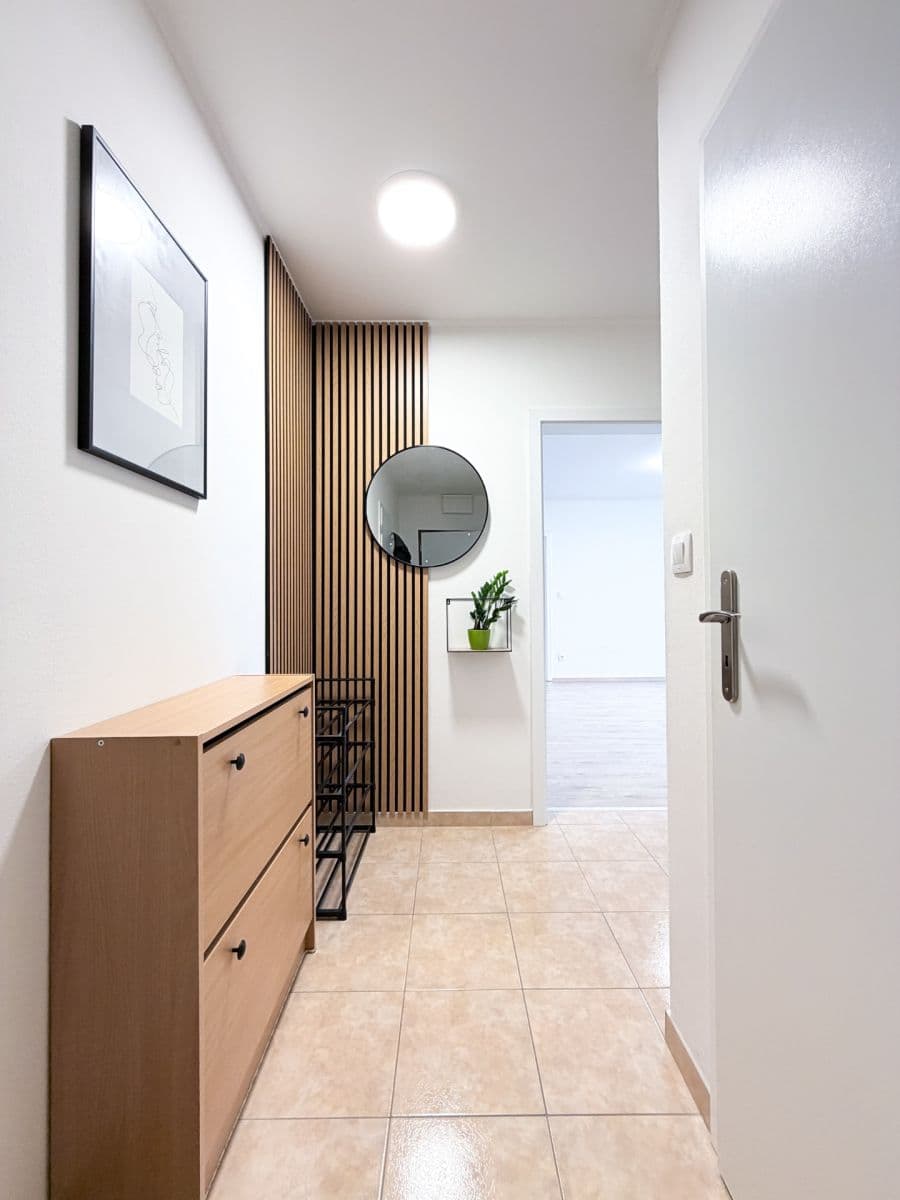 Prenájom bytu 2-izbový 71 m², U Valu, Nupaky, Středočeský kraj Prenájom bytu 2-izbový 71 m², U Valu, Nupaky, Středočeský kraj