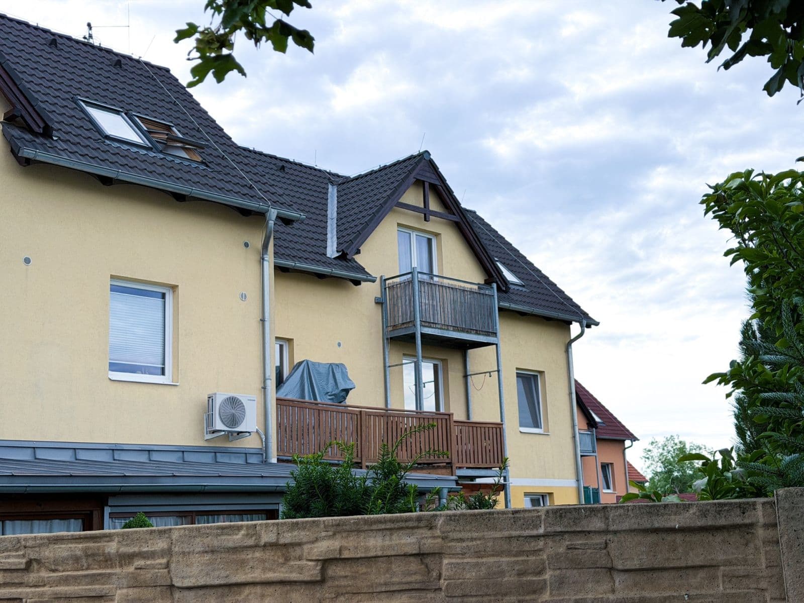 Prenájom bytu 2-izbový 71 m², U Valu, Nupaky, Středočeský kraj Prenájom bytu 2-izbový 71 m², U Valu, Nupaky, Středočeský kraj