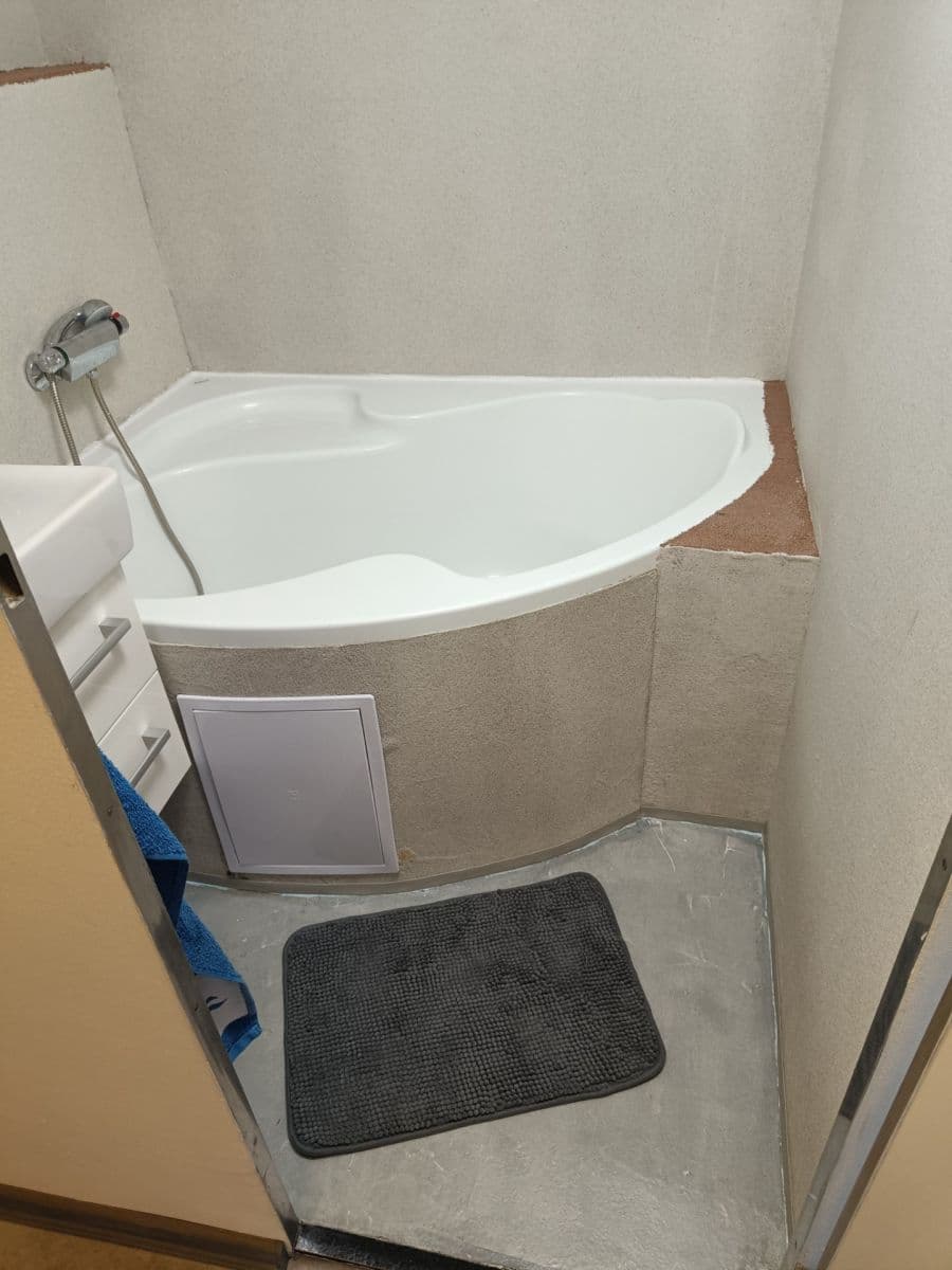 Prenájom bytu 1-izbový 36 m², Matěje Kopeckého, Cheb, Karlovarský kraj Prenájom bytu 1-izbový 36 m², Matěje Kopeckého, Cheb, Karlovarský kraj