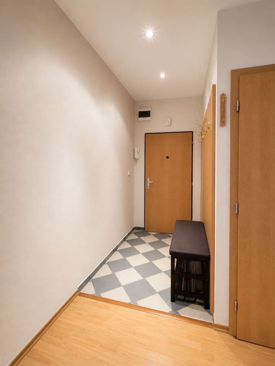 Prenájom bytu 2-izbový 58 m², náměstí 17. listopadu, Příbram, Středočeský kraj Prenájom bytu 2-izbový 58 m², náměstí 17. listopadu, Příbram, Středočeský kraj