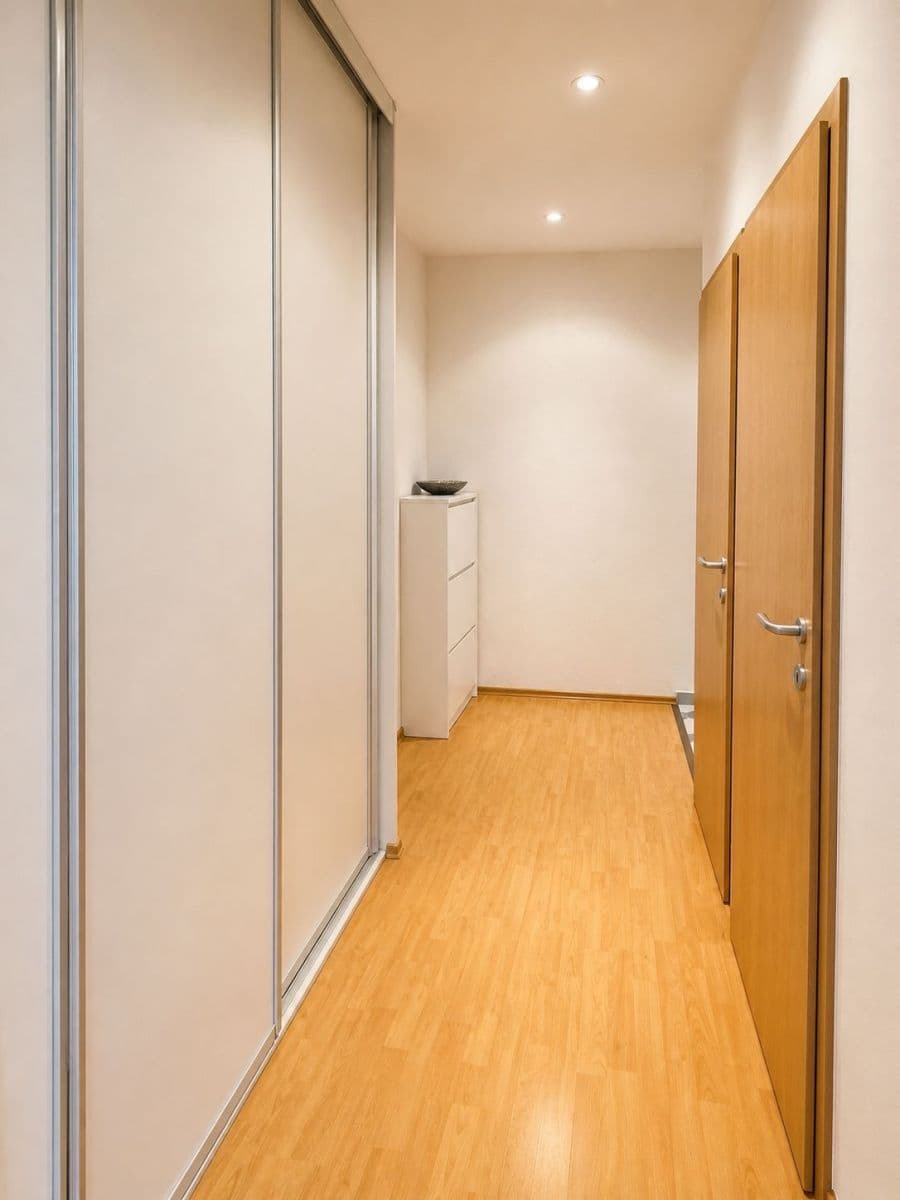 Prenájom bytu 2-izbový 58 m², náměstí 17. listopadu, Příbram, Středočeský kraj Prenájom bytu 2-izbový 58 m², náměstí 17. listopadu, Příbram, Středočeský kraj