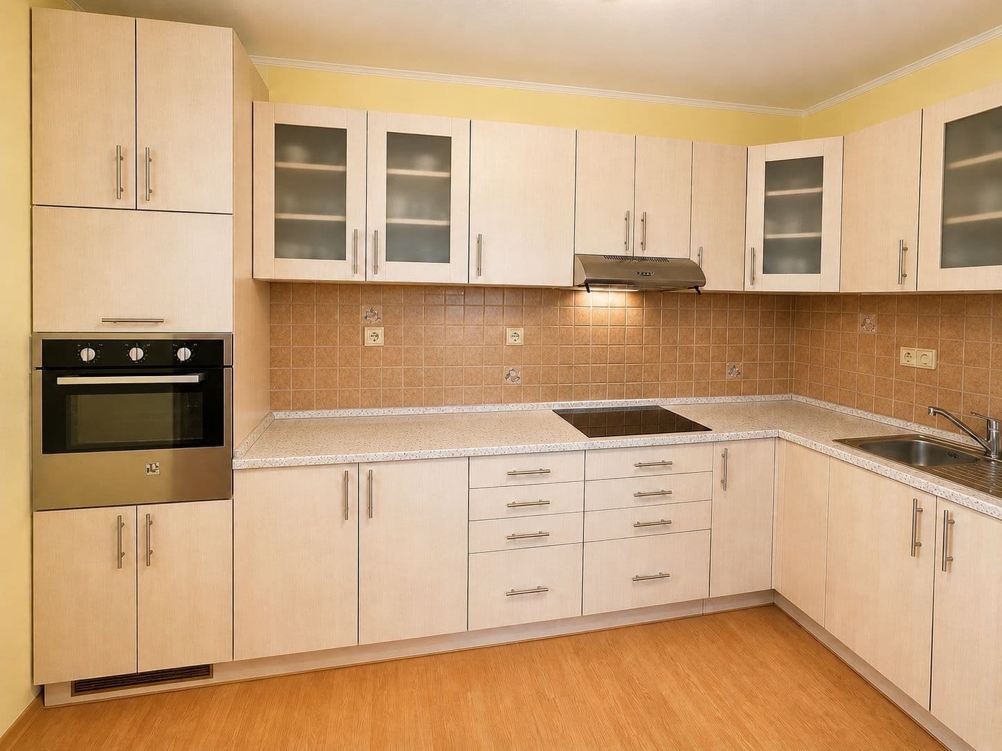 Prenájom bytu 2-izbový 58 m², náměstí 17. listopadu, Příbram, Středočeský kraj Prenájom bytu 2-izbový 58 m², náměstí 17. listopadu, Příbram, Středočeský kraj