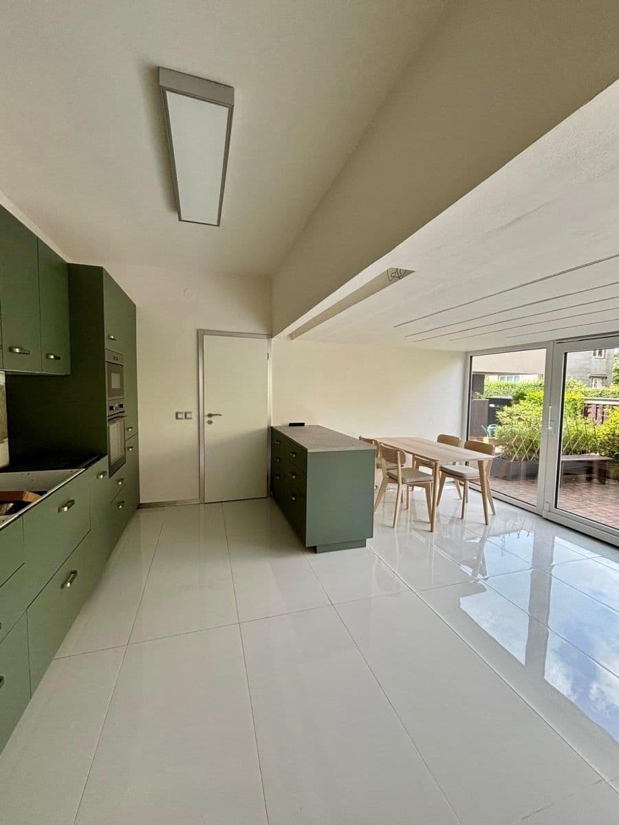 Prenájom bytu 2-izbový 75 m², Slezanů, Praha, Praha Prenájom bytu 2-izbový 75 m², Slezanů, Praha, Praha