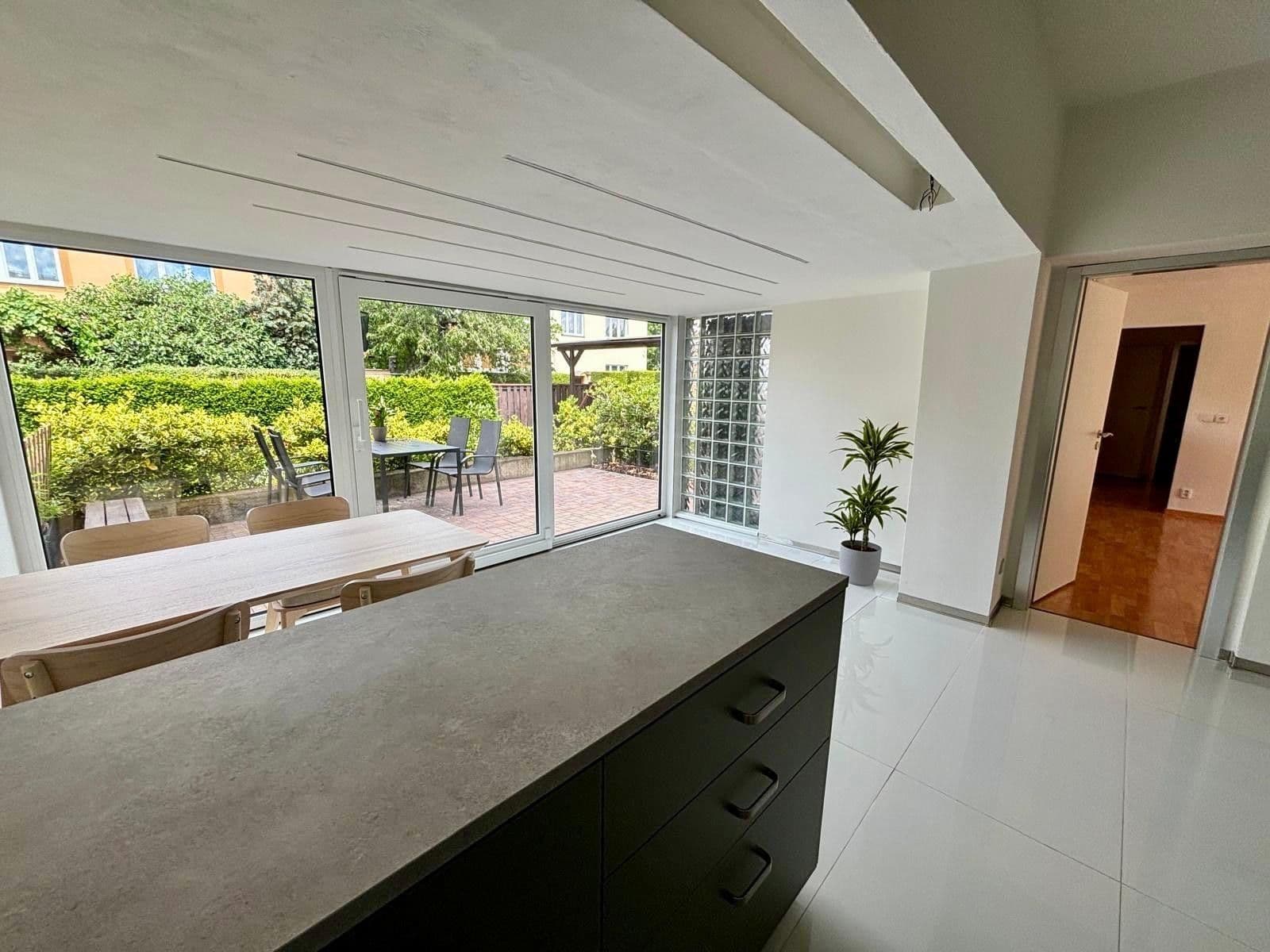 Prenájom bytu 2-izbový 75 m², Slezanů, Praha, Praha Prenájom bytu 2-izbový 75 m², Slezanů, Praha, Praha