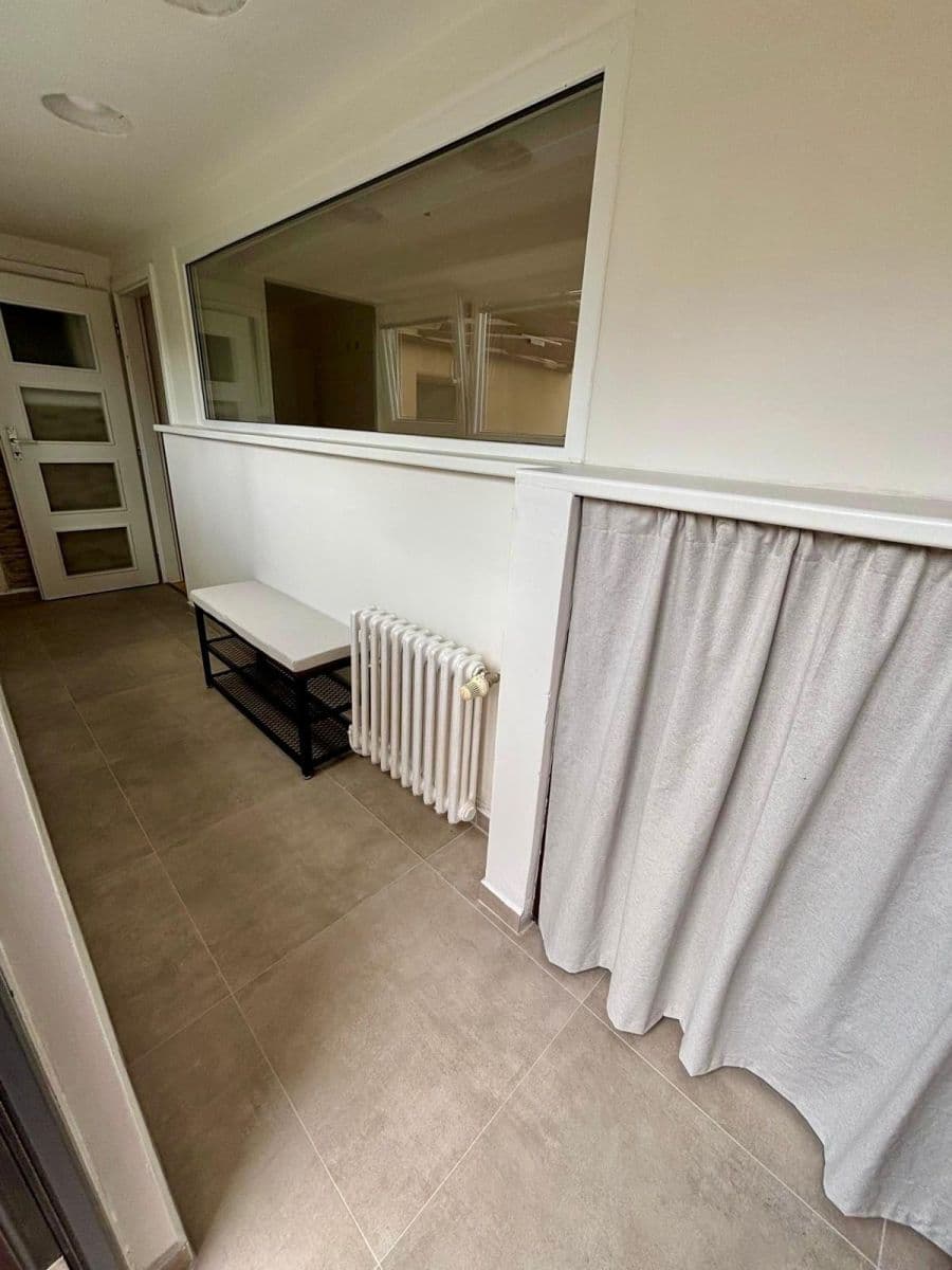 Prenájom bytu 2-izbový 75 m², Slezanů, Praha, Praha Prenájom bytu 2-izbový 75 m², Slezanů, Praha, Praha