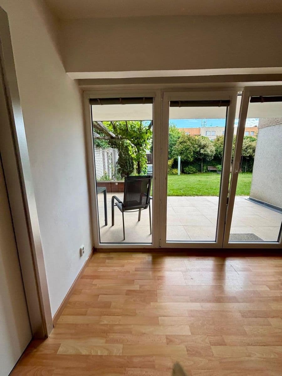 Prenájom bytu 2-izbový 75 m², Slezanů, Praha, Praha Prenájom bytu 2-izbový 75 m², Slezanů, Praha, Praha