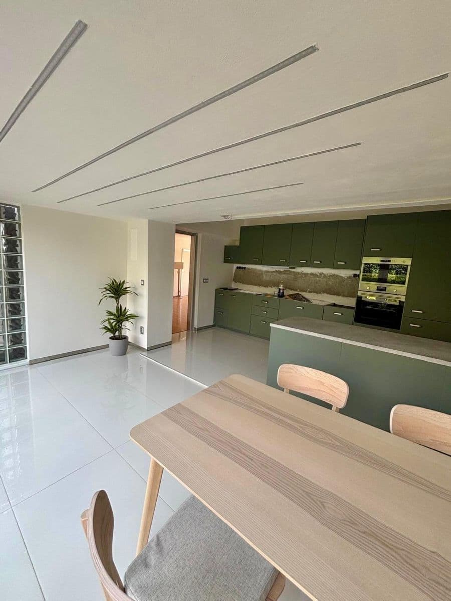 Prenájom bytu 2-izbový 75 m², Slezanů, Praha, Praha Prenájom bytu 2-izbový 75 m², Slezanů, Praha, Praha