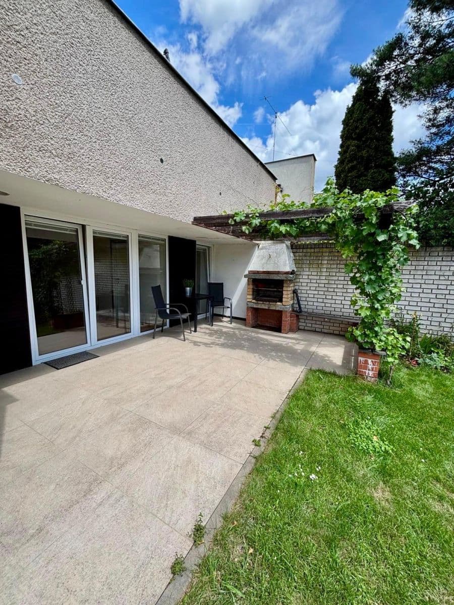 Prenájom bytu 2-izbový 75 m², Slezanů, Praha, Praha Prenájom bytu 2-izbový 75 m², Slezanů, Praha, Praha